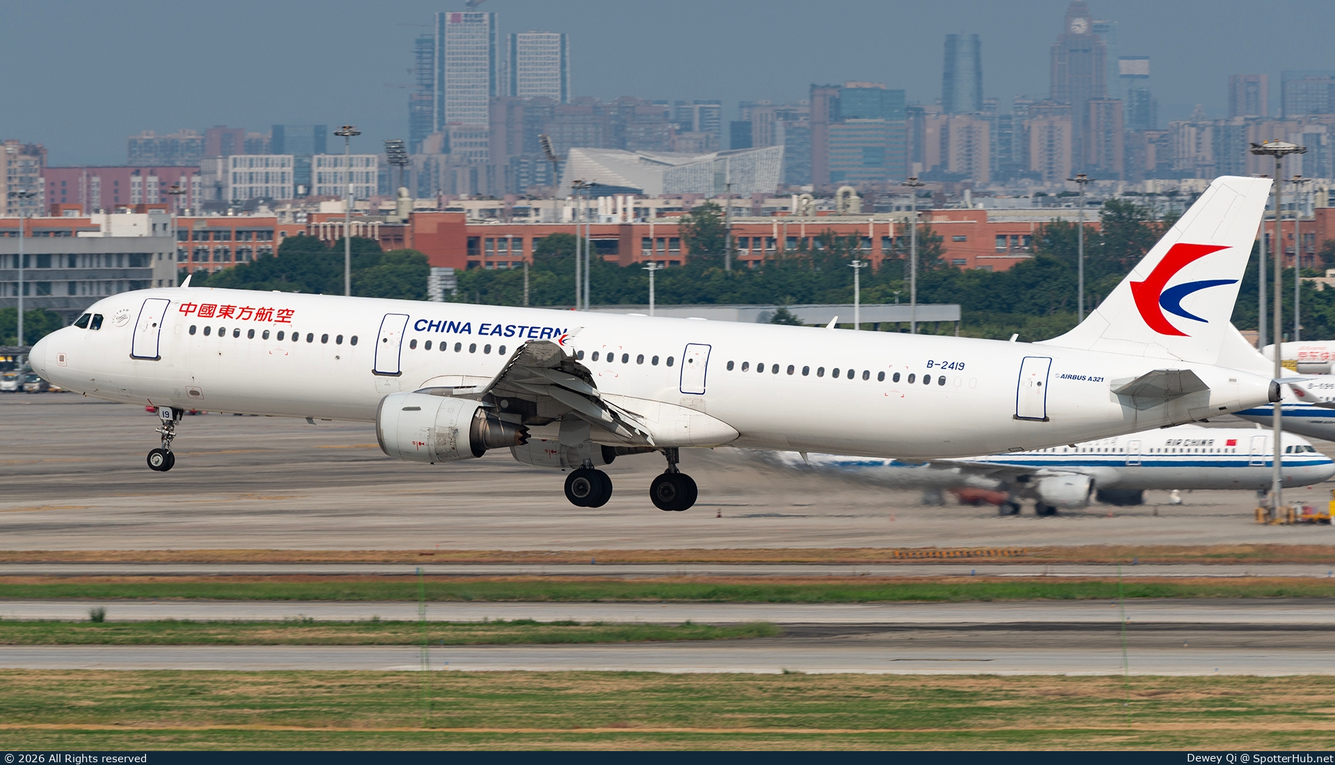 Photo of B-2419 - Airbus A321-211 operated by China Eastern Airlines