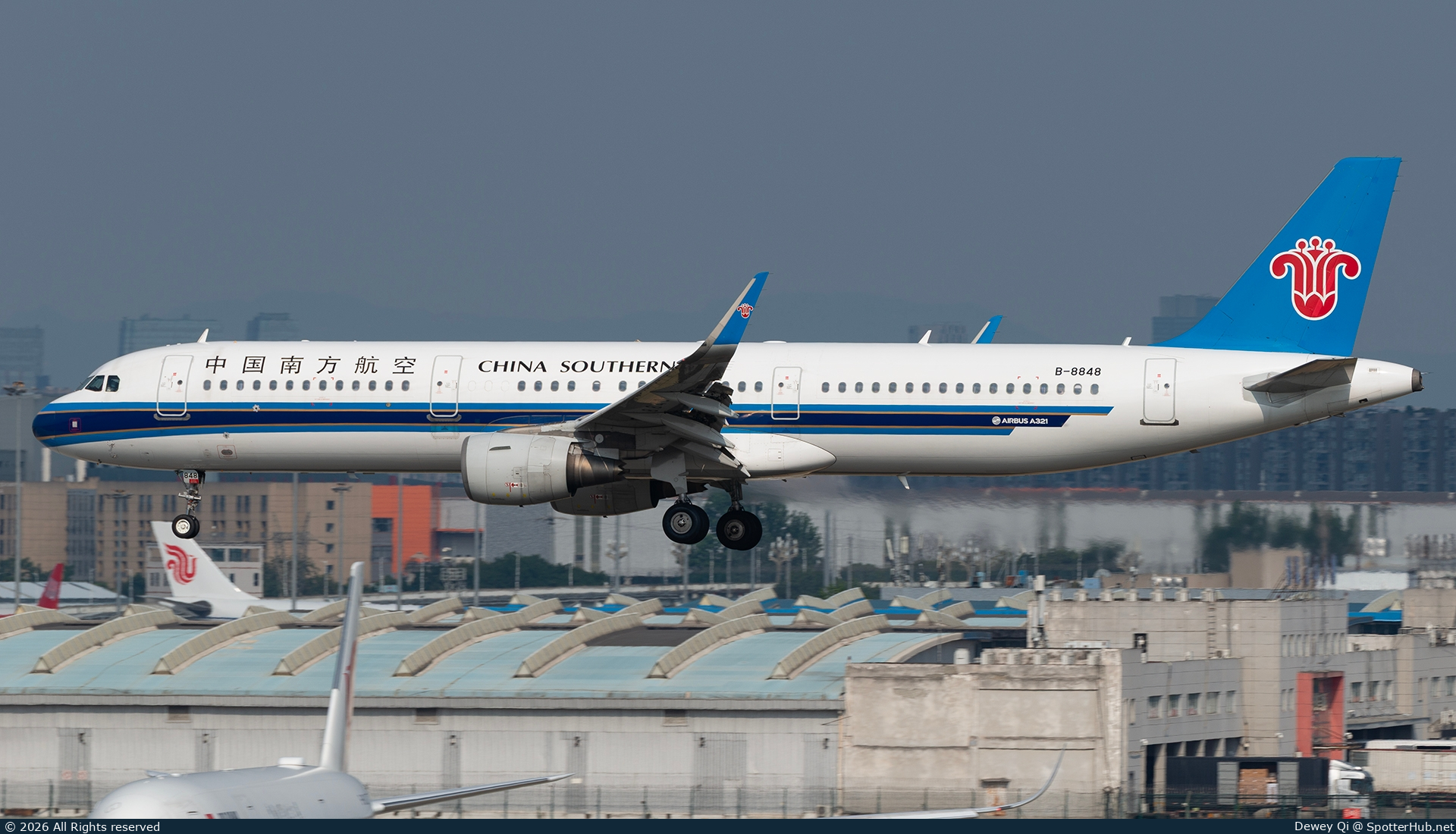 Photo of B-8848 - Airbus A321-211 operated by China Southern Airlines