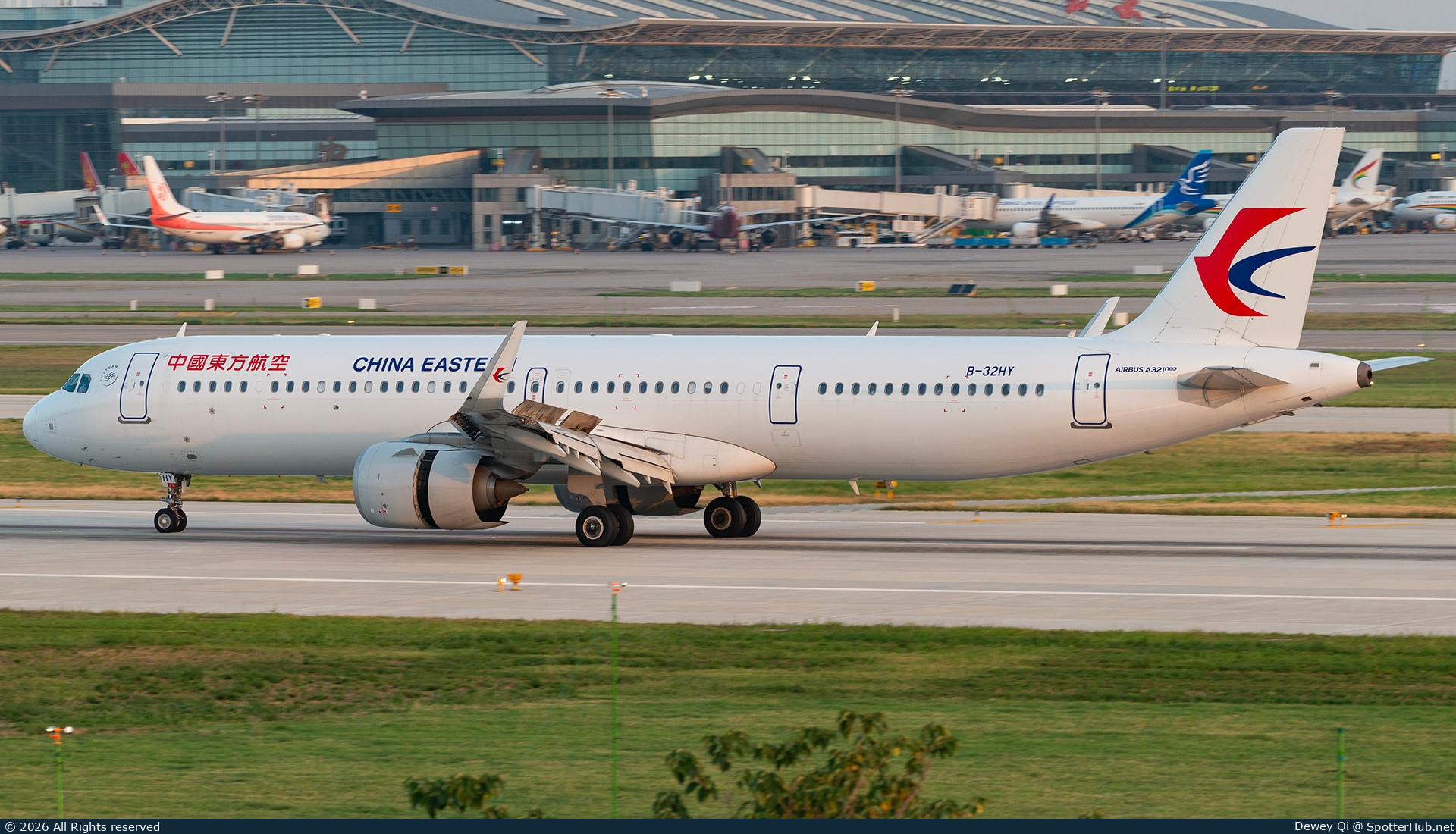 Photo of B-32HY - Airbus A321-251NX operated by China Eastern Airlines