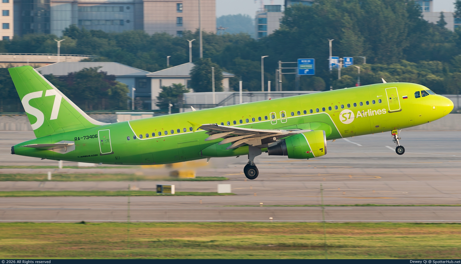 Photo of RA-73406 - Airbus A320-214 operated by S7 Airlines