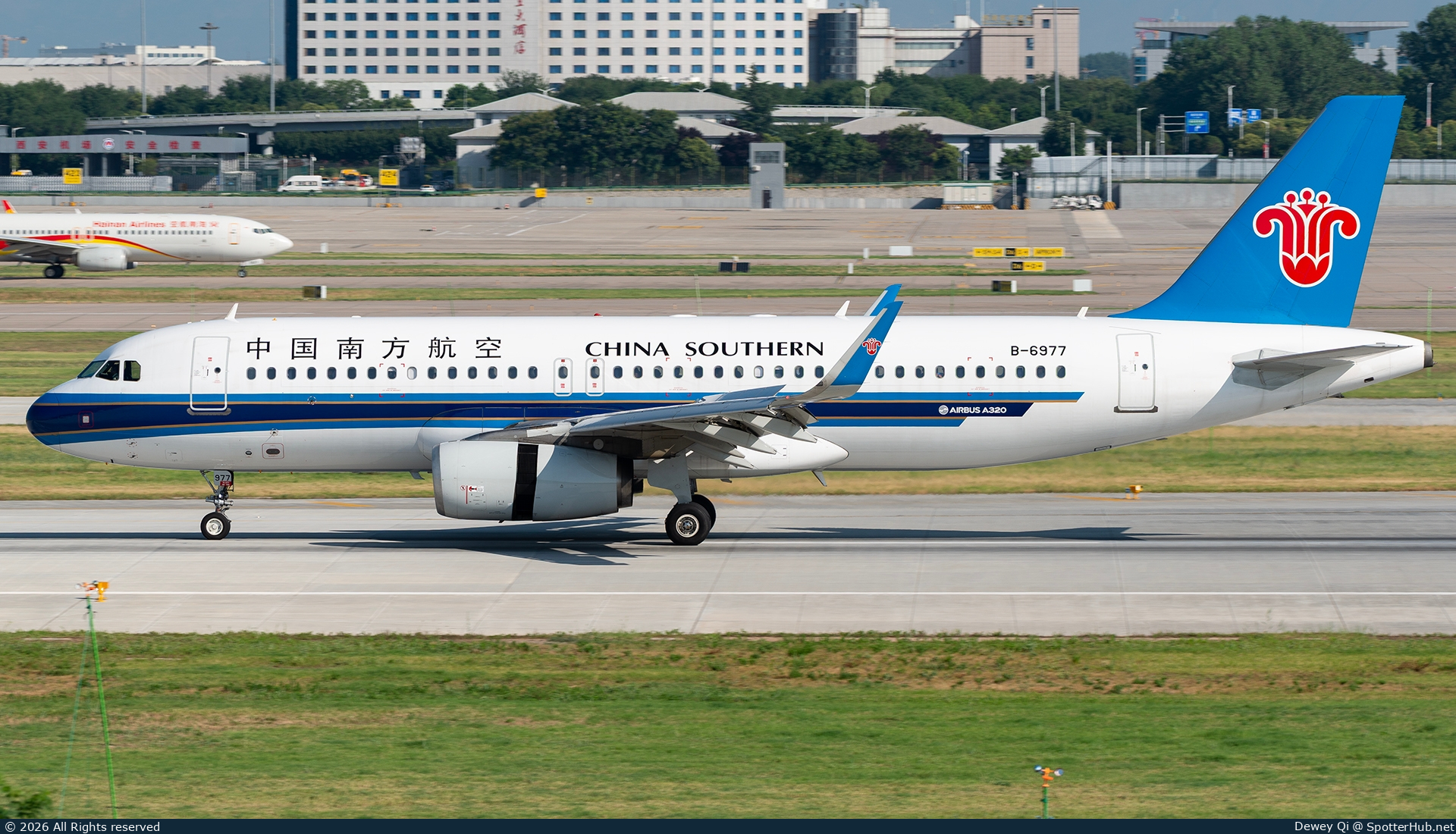 Photo of B-6977 - Airbus A320-232 operated by China Southern Airlines