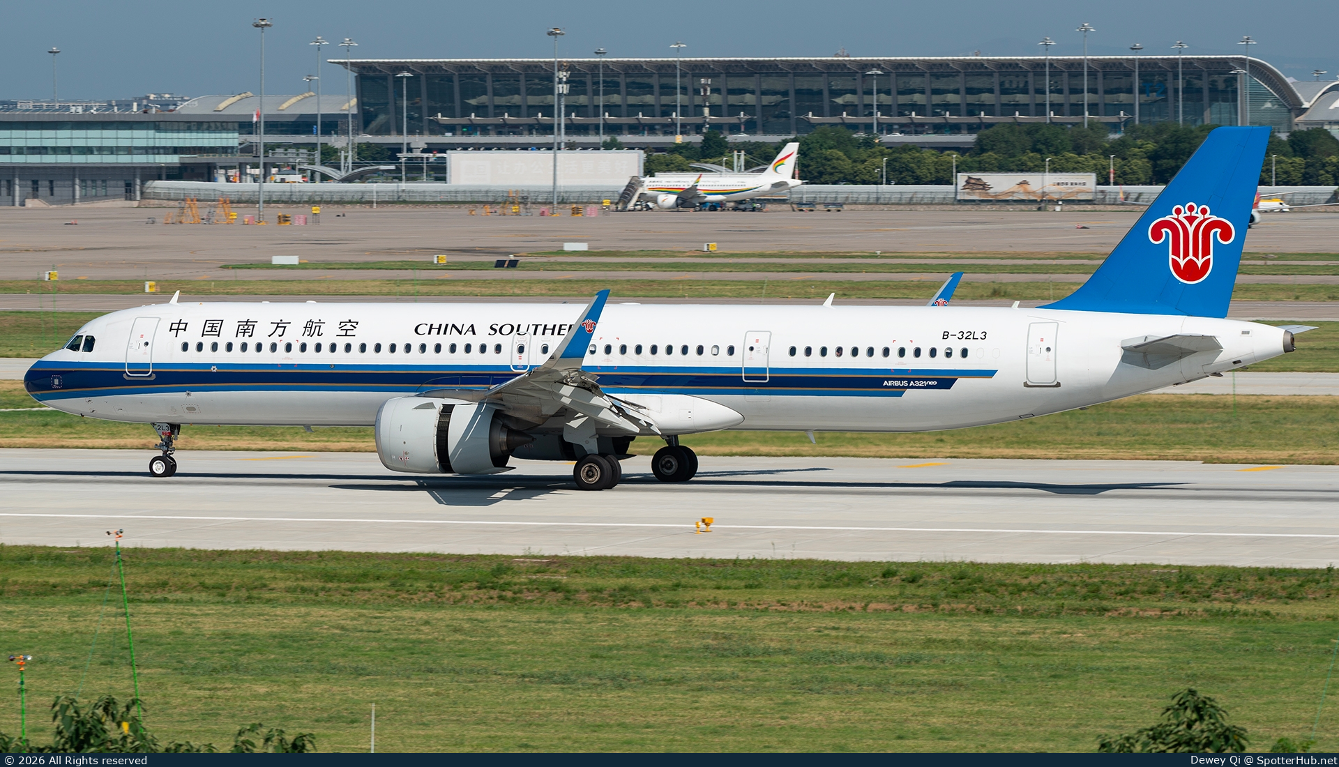 Photo of B-32L3 - Airbus A321-251NX operated by China Southern Airlines