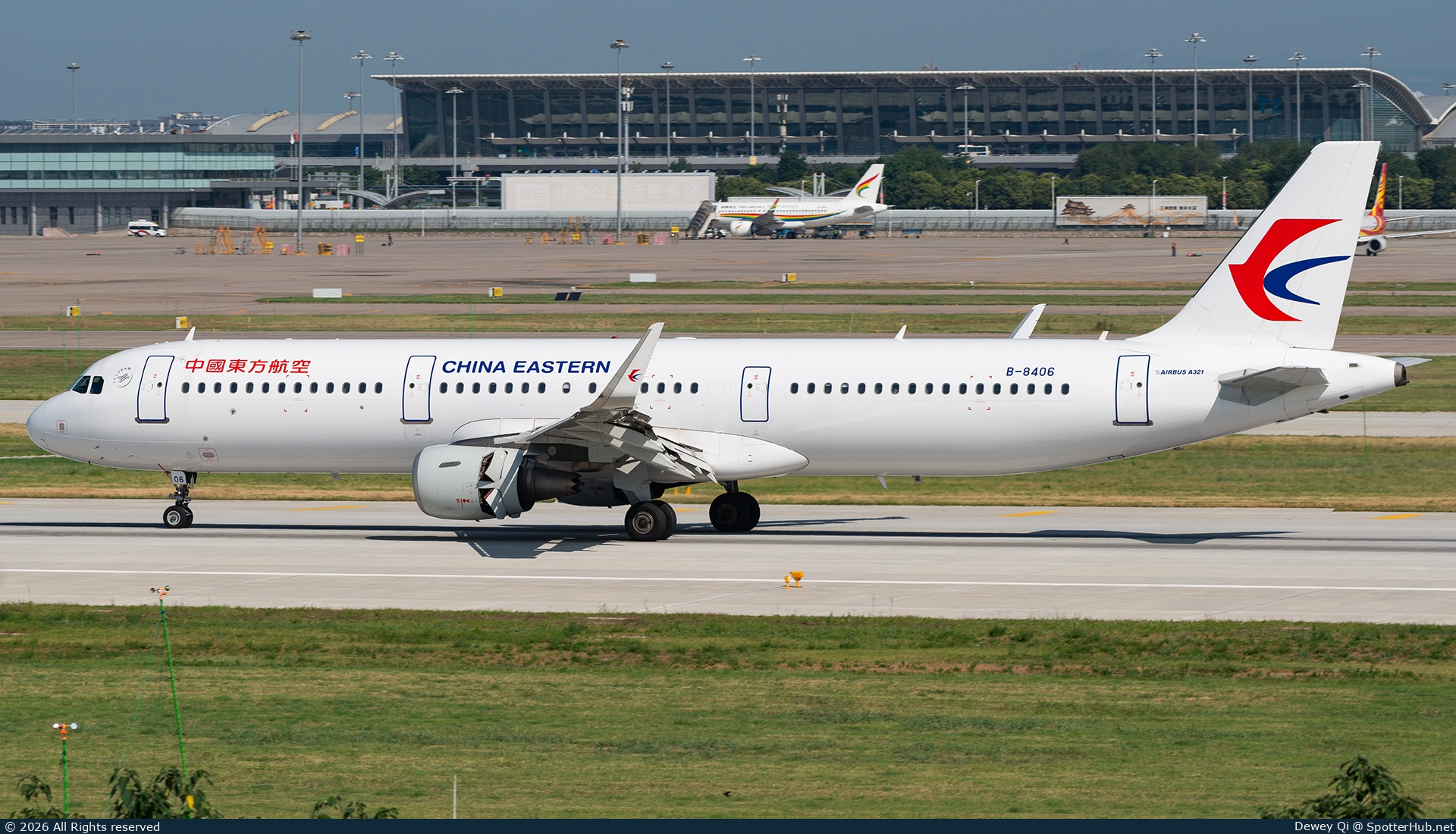 Photo of B-8406 - Airbus A321-211 operated by China Eastern Airlines