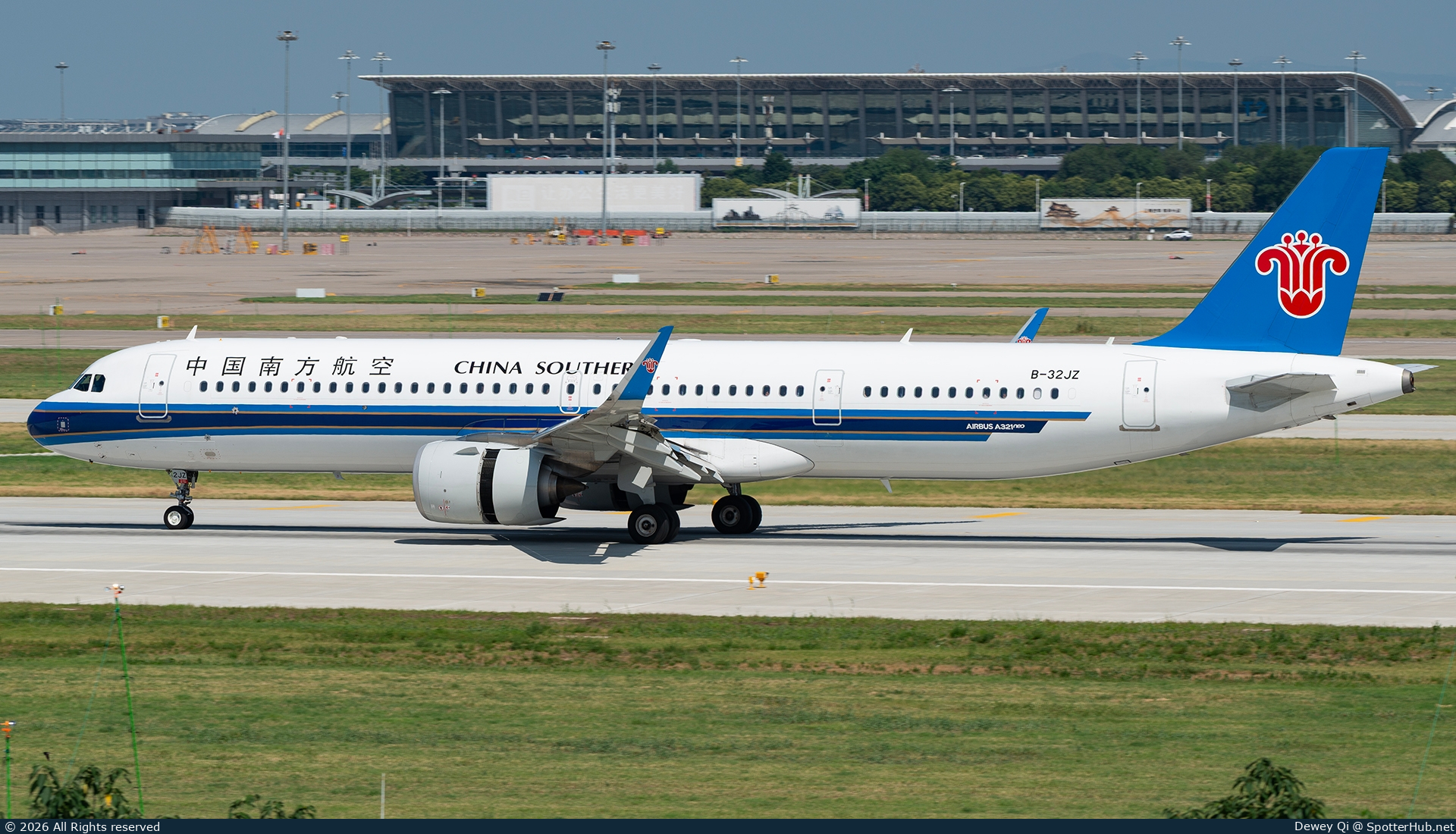 Photo of B-32JZ - Airbus A321-251NX operated by China Southern Airlines