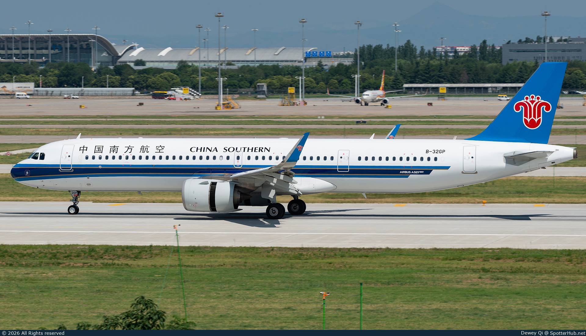 Photo of B-32GP - Airbus A321-253NX operated by China Southern Airlines