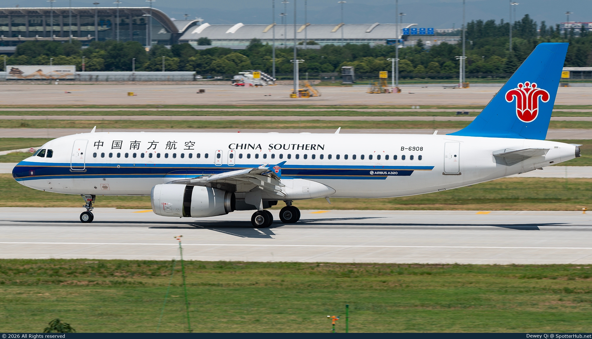 Photo of B-6908 - Airbus A320-232 operated by China Southern Airlines