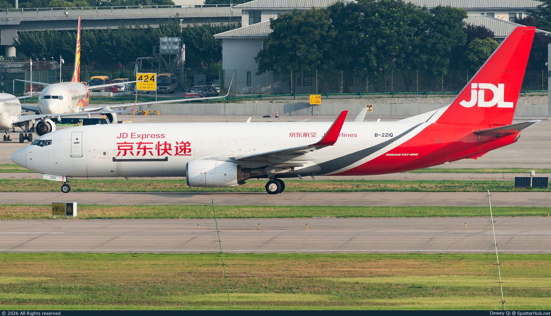Photo of B-221Q - Boeing 737-86N(BCF) operated by JD Airlines
