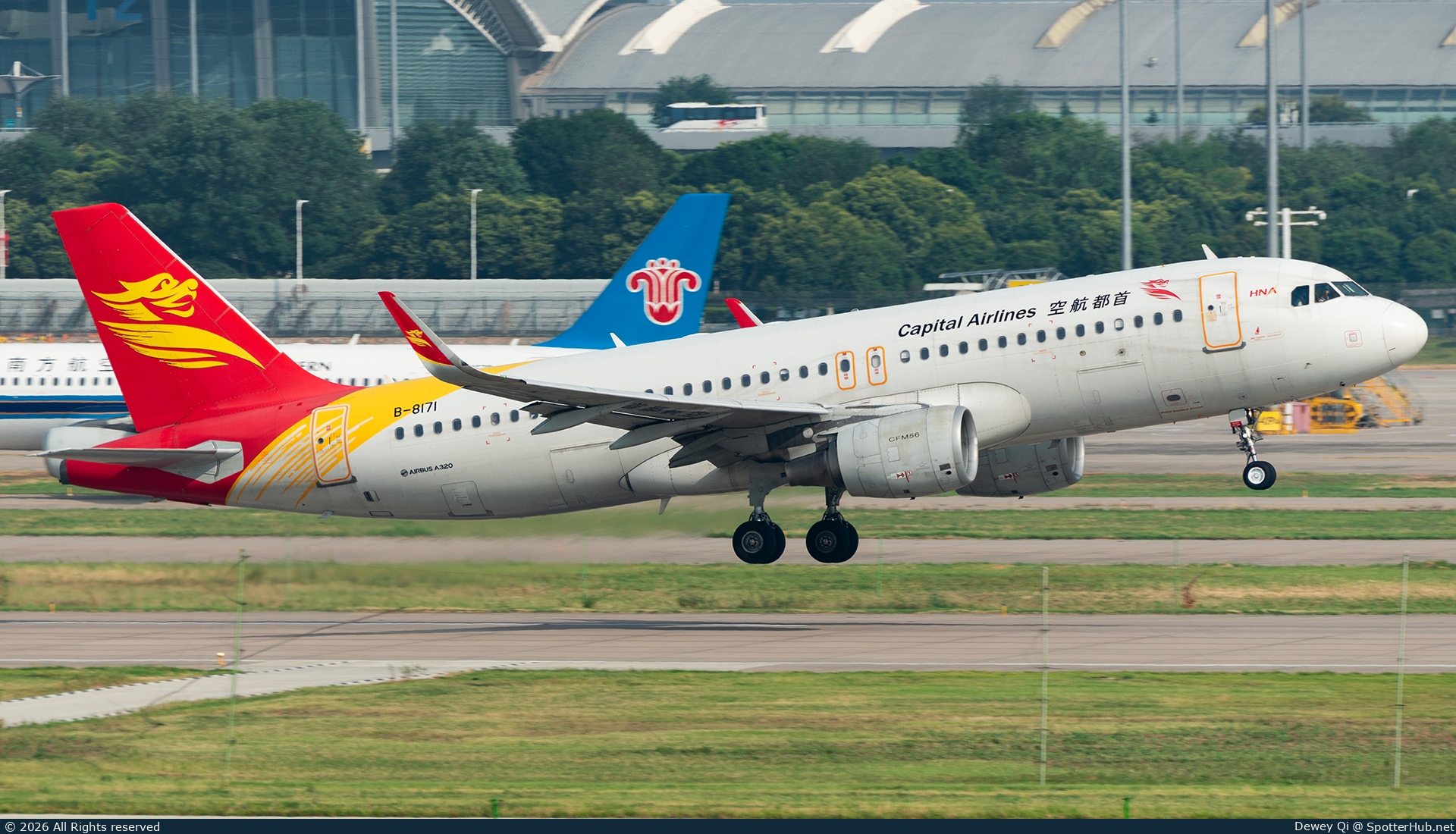 Photo of B-8171 - Airbus A320-214 operated by Capital Airlines