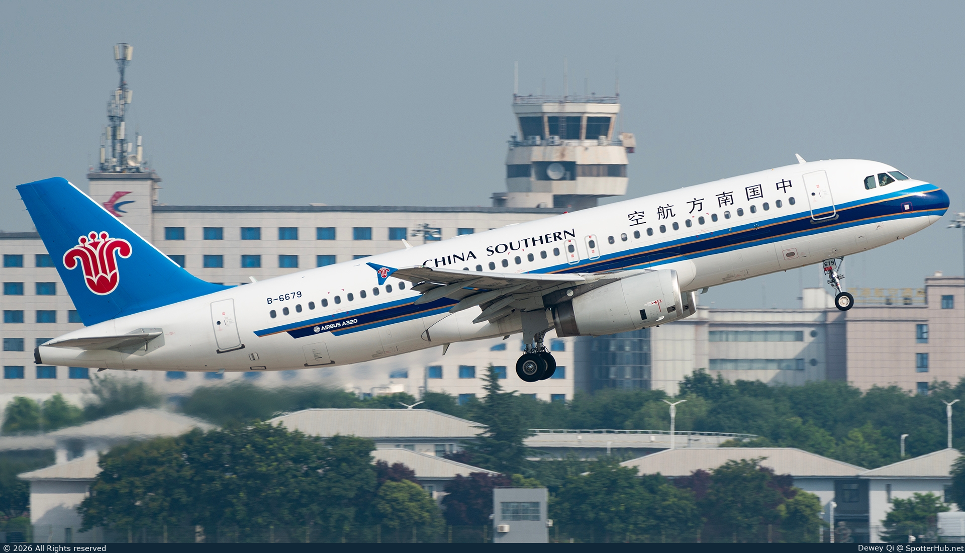 Photo of B-6679 - Airbus A320-232 operated by China Southern Airlines