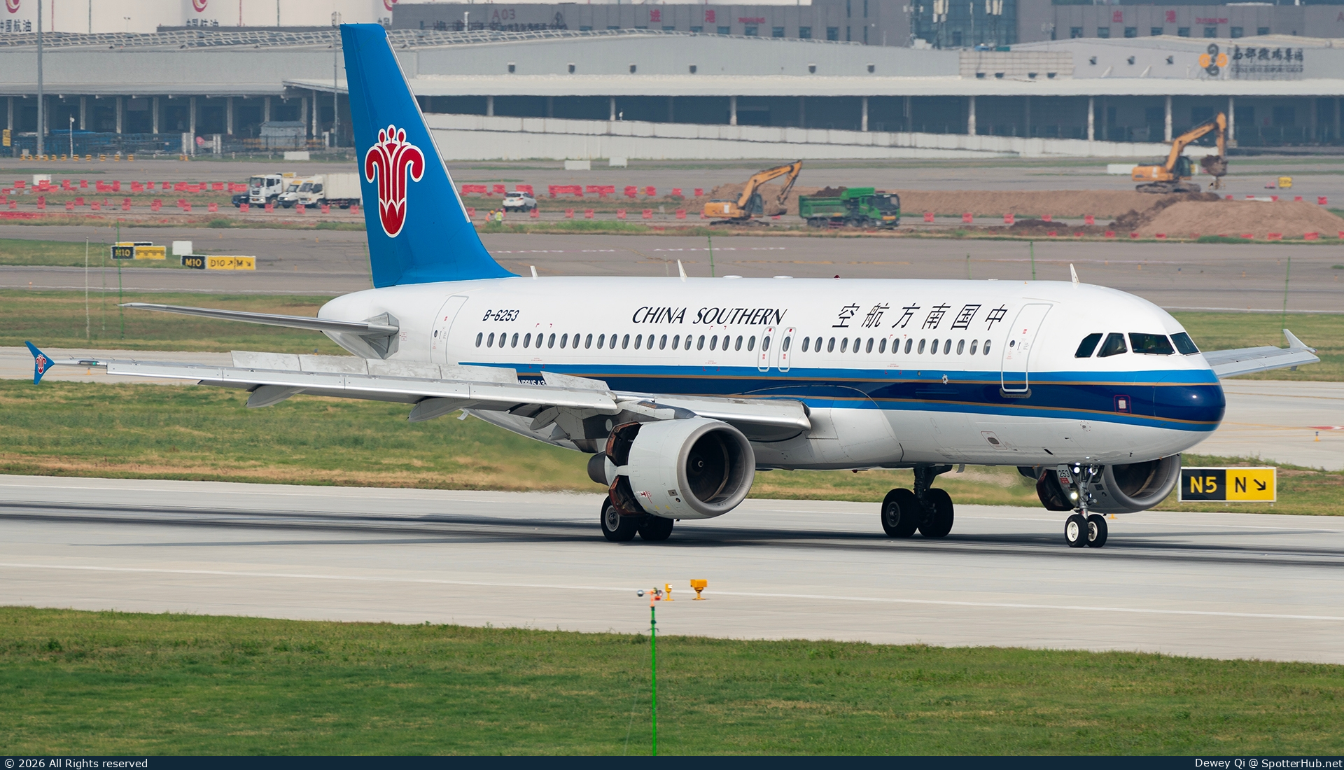 Photo of B-6253 - Airbus A320-214 operated by China Southern Airlines