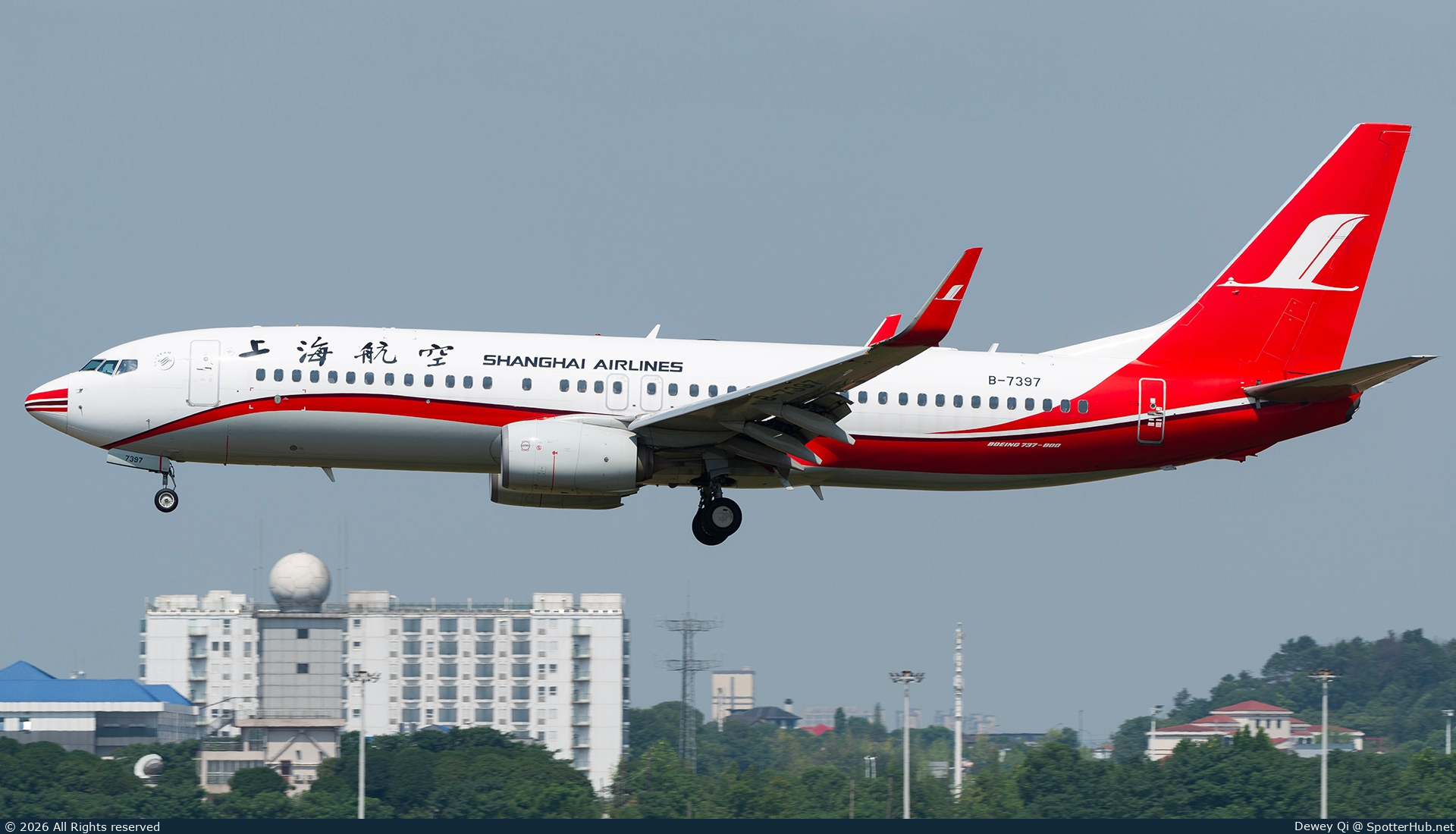 Photo of B-7397 - Boeing 737-89P operated by Shanghai Airlines