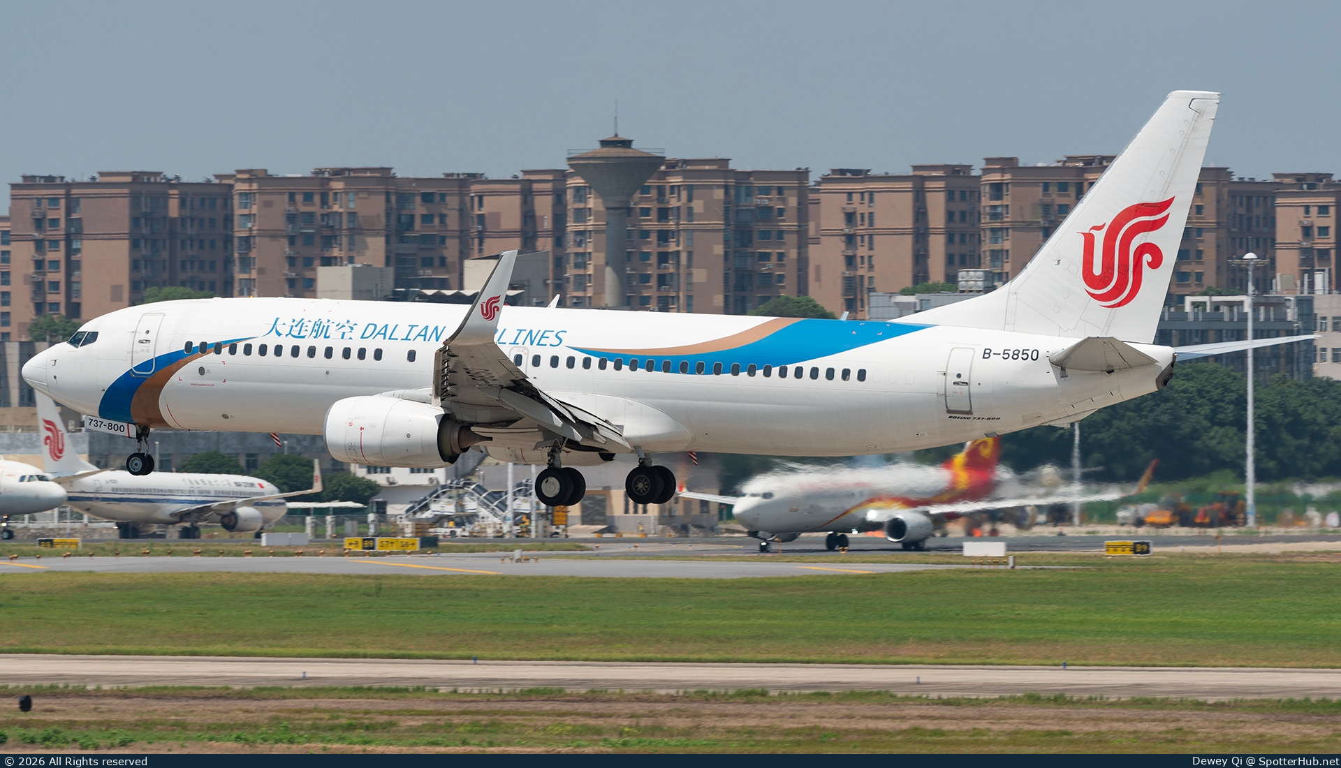 Photo of B-5850 - Boeing 737-89L operated by Dalian Airlines