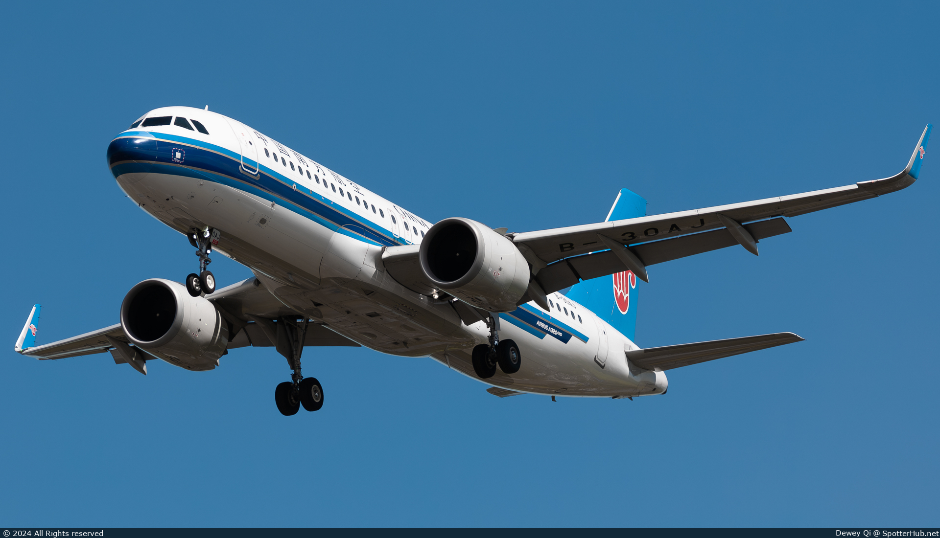 Photo of B-30AJ - Airbus A320-251N operated by China Southern Airlines