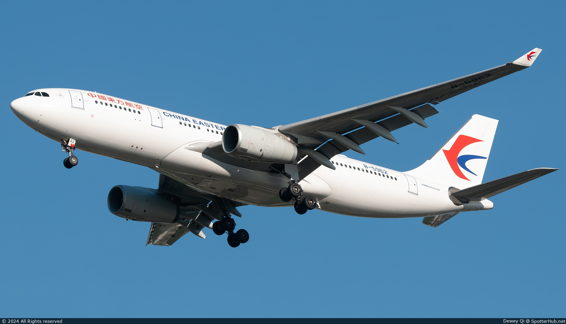 Photo of B-5962 - Airbus A330-243 operated by China Eastern Airlines