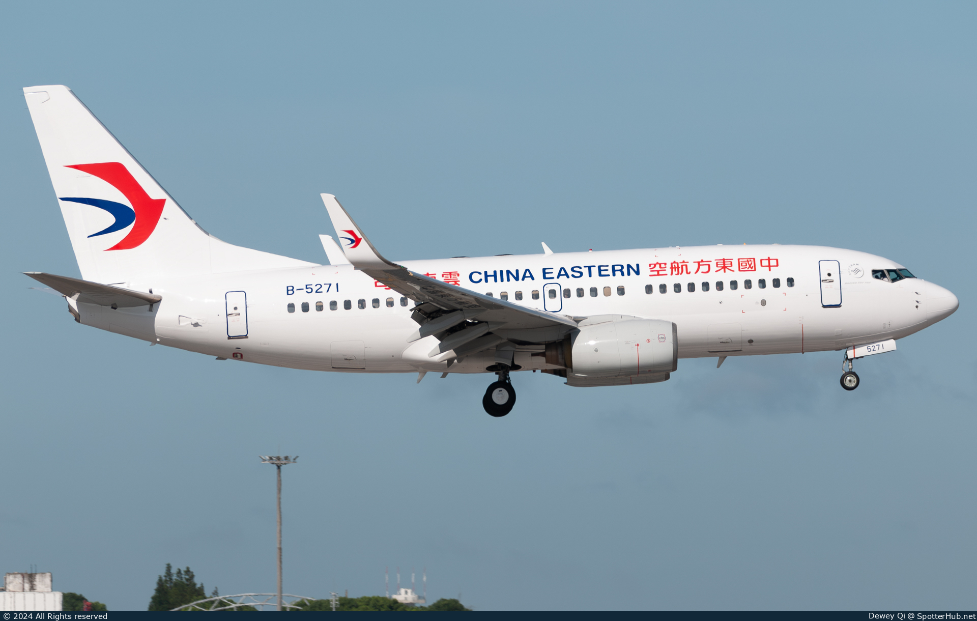 Photo of B-5271 - Boeing 737-79P operated by China Eastern Airlines