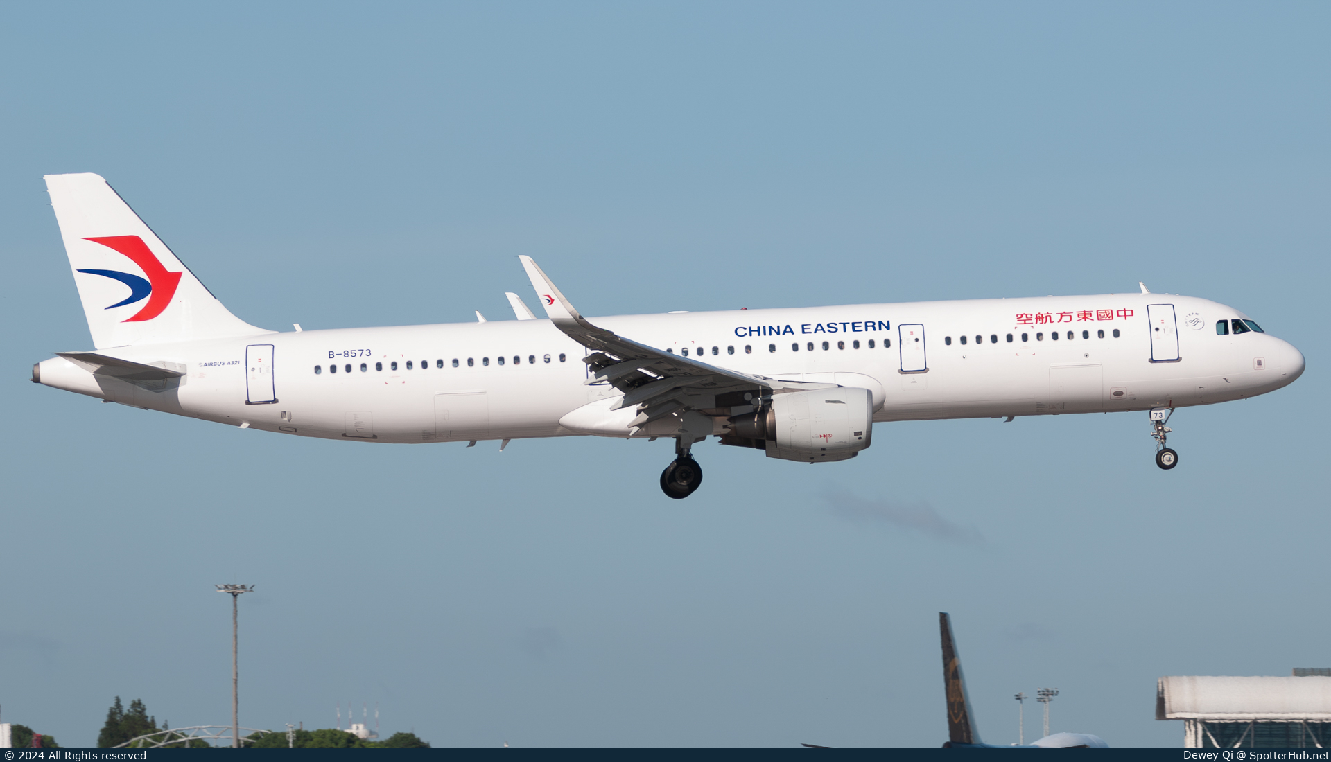 Photo of B-8573 - Airbus A321-211 operated by China Eastern Airlines
