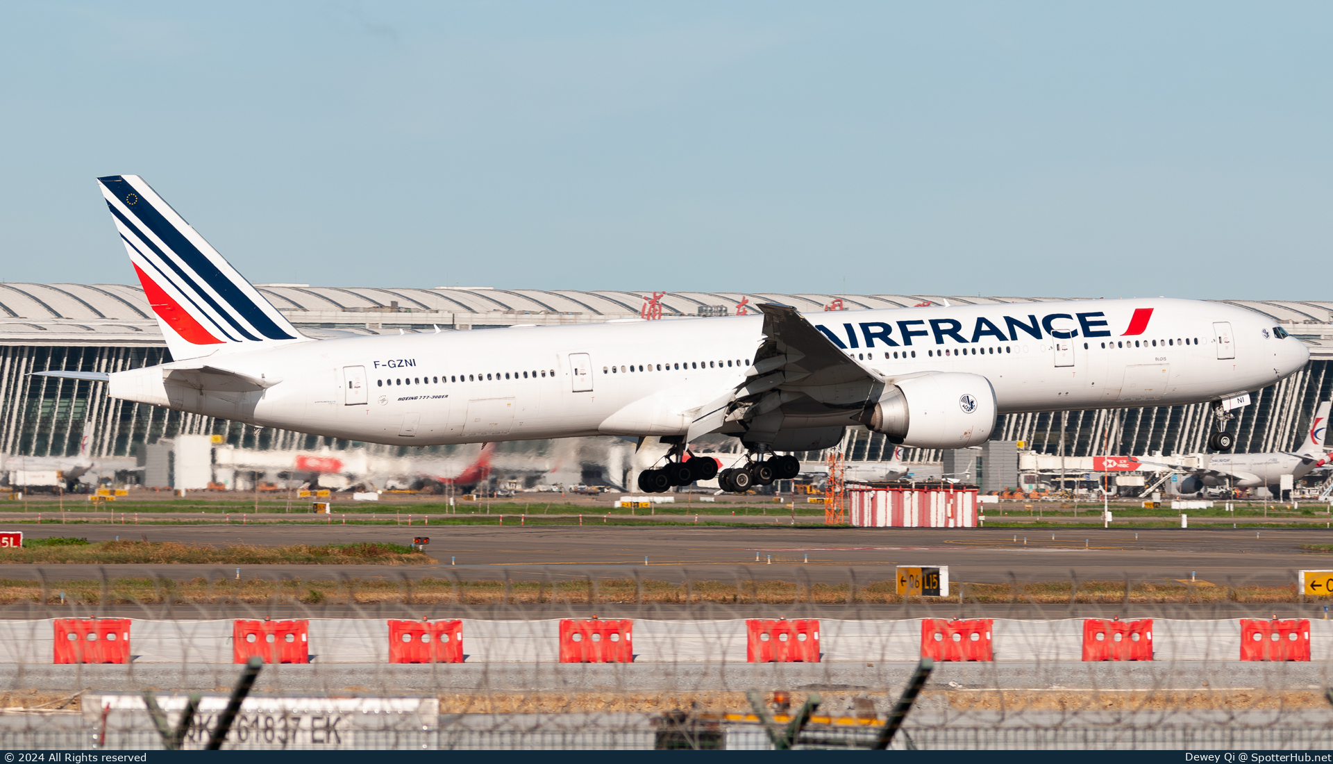 Photo of F-GZNI - Boeing 777-328(ER) operated by Air France