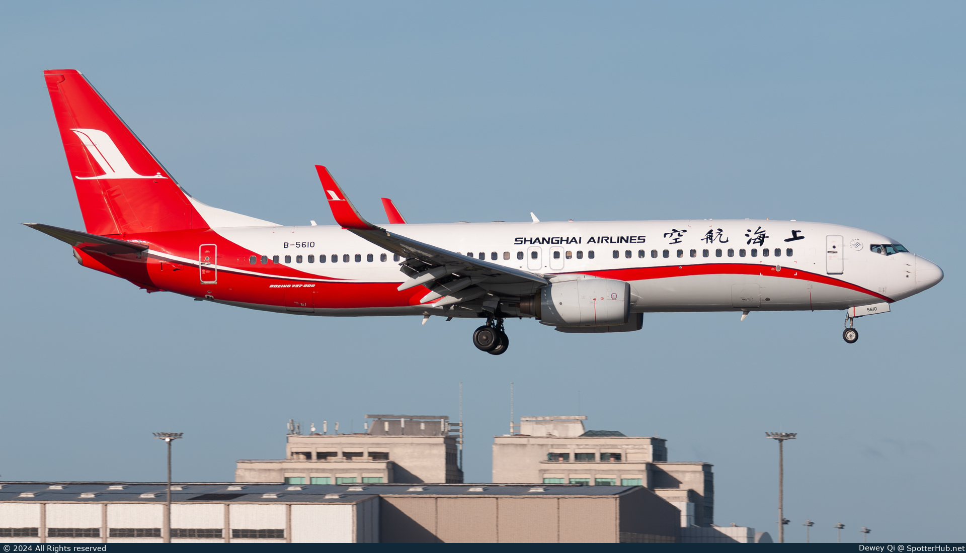 Photo of B-5610 - Boeing 737-86D operated by Shanghai Airlines