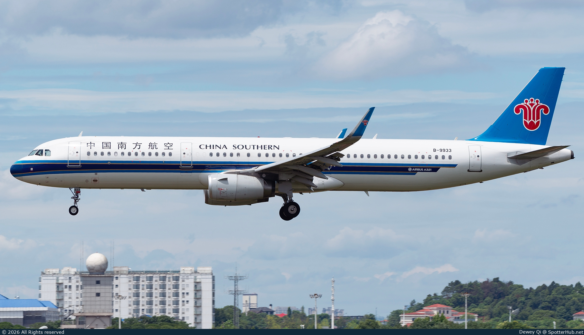 Photo of B-9933 - Airbus A321-231 operated by China Southern Airlines