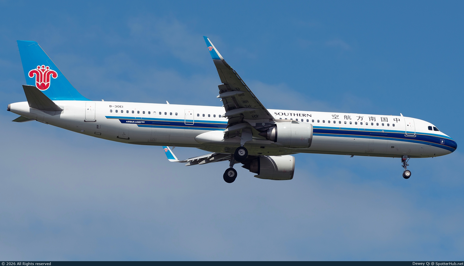 Photo of B-30E1 - Airbus A321-253NX operated by China Southern Airlines