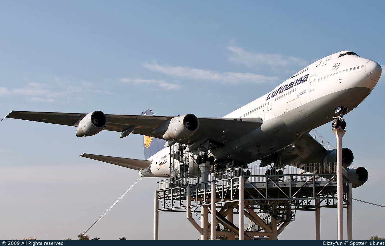 Photo of D-ABYM - Boeing 747-230B(M) operated by Lufthansa