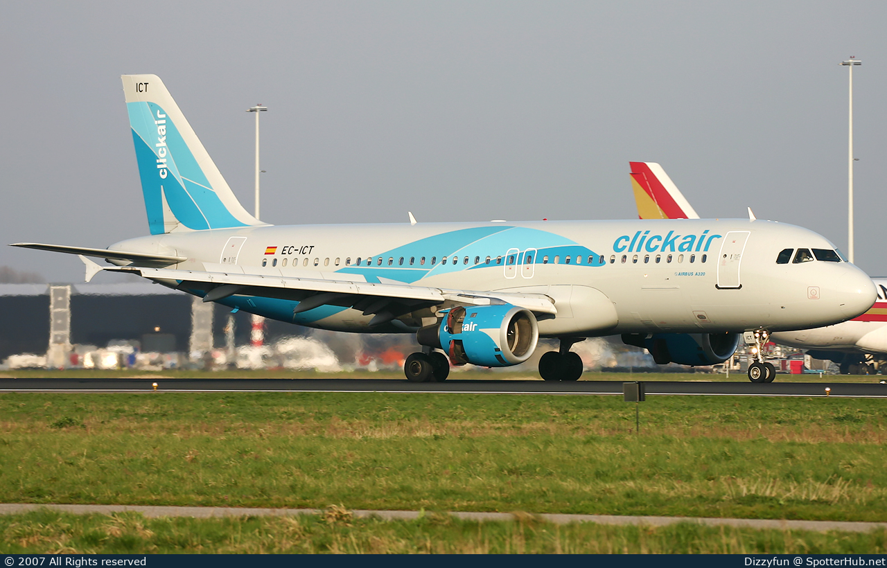 Photo of EC-ICT - Airbus A320-211 operated by Clickair