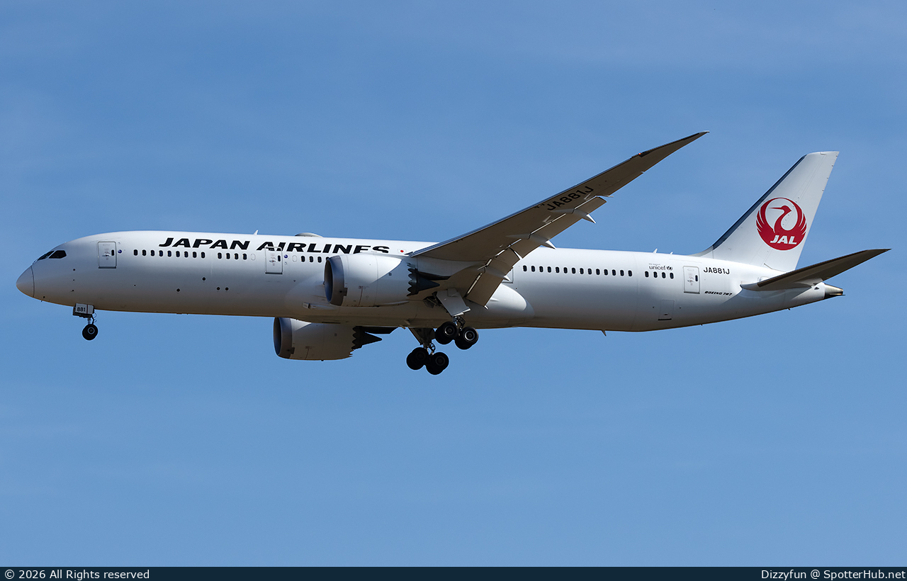 Photo of JA881J - Boeing 787-9 Dreamliner operated by Japan Airlines
