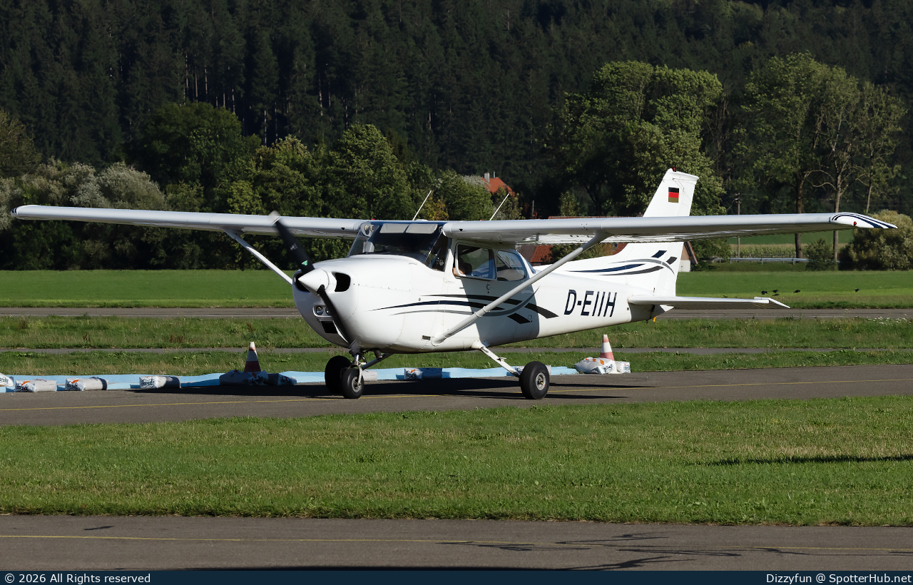 Photo of D-EIIH - Reims-Cessna F172M Skyhawk operated by Itzehoer Luftsportverein