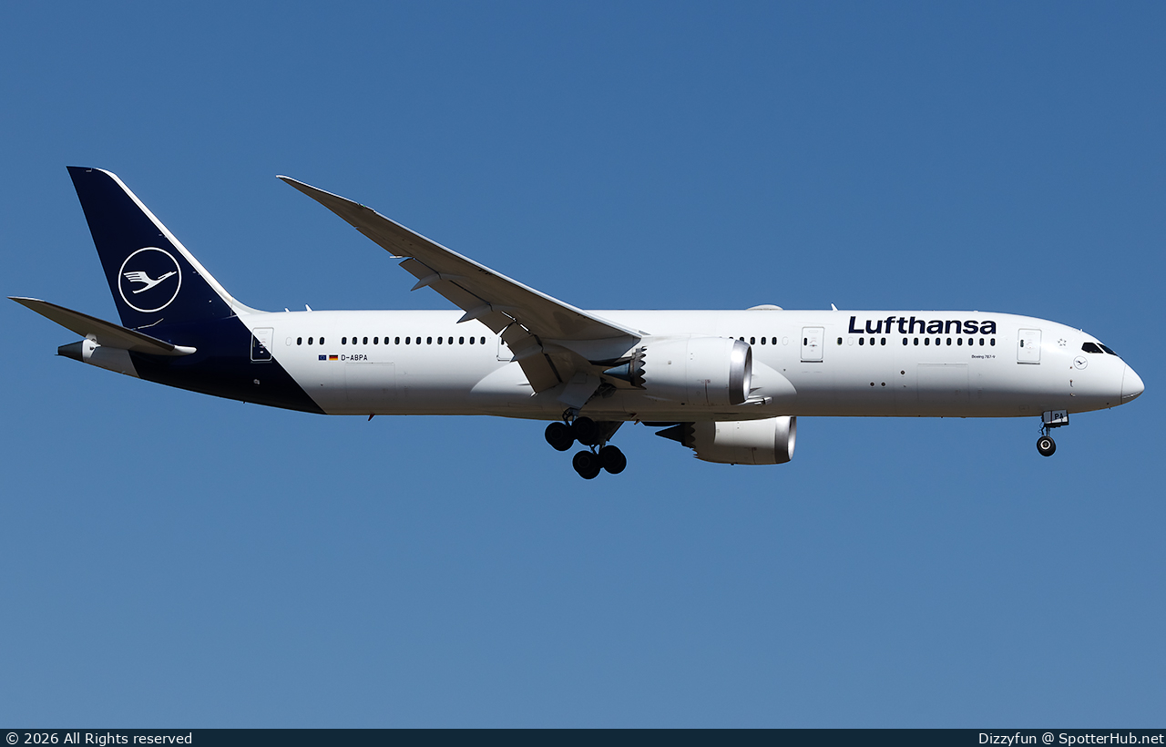 Photo of D-ABPA - Boeing 787-9 Dreamliner operated by Lufthansa