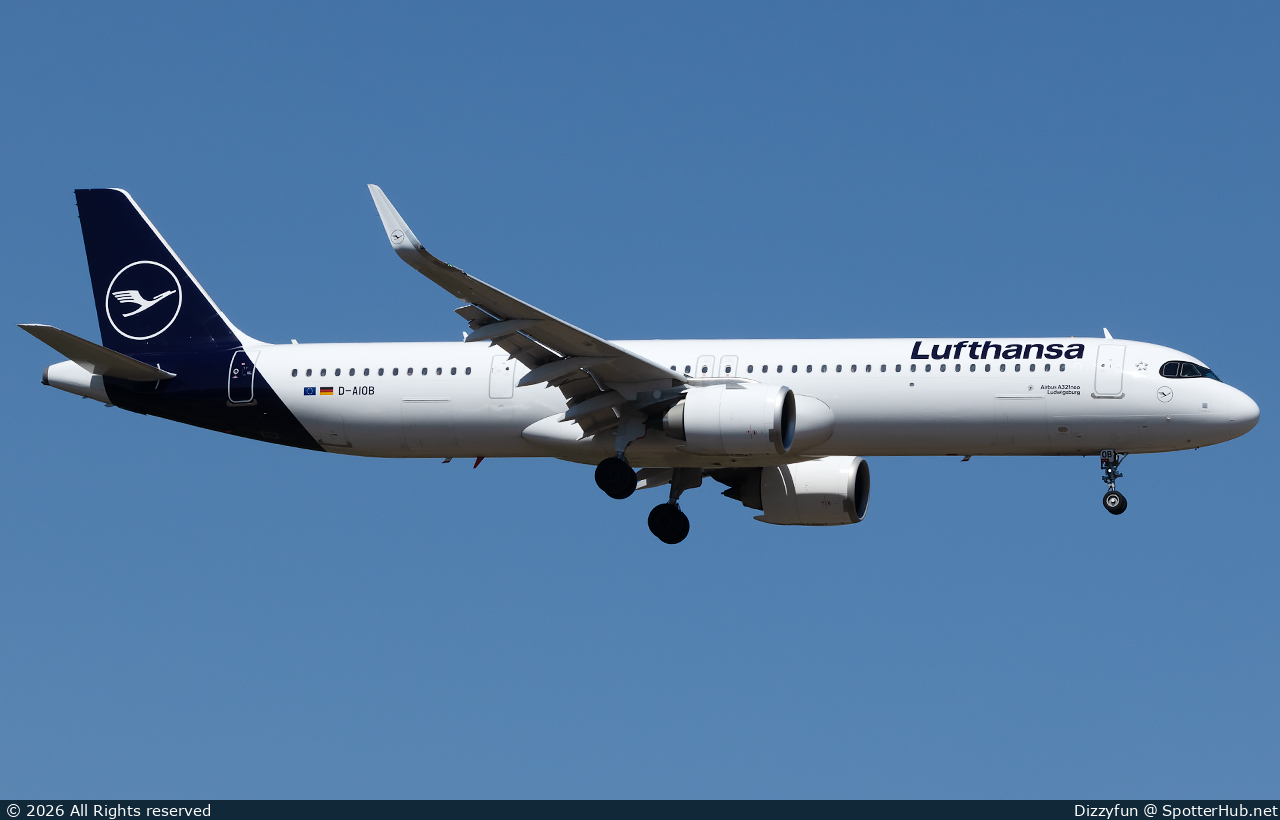 Photo of D-AIOB - Airbus A321-251NX operated by Lufthansa