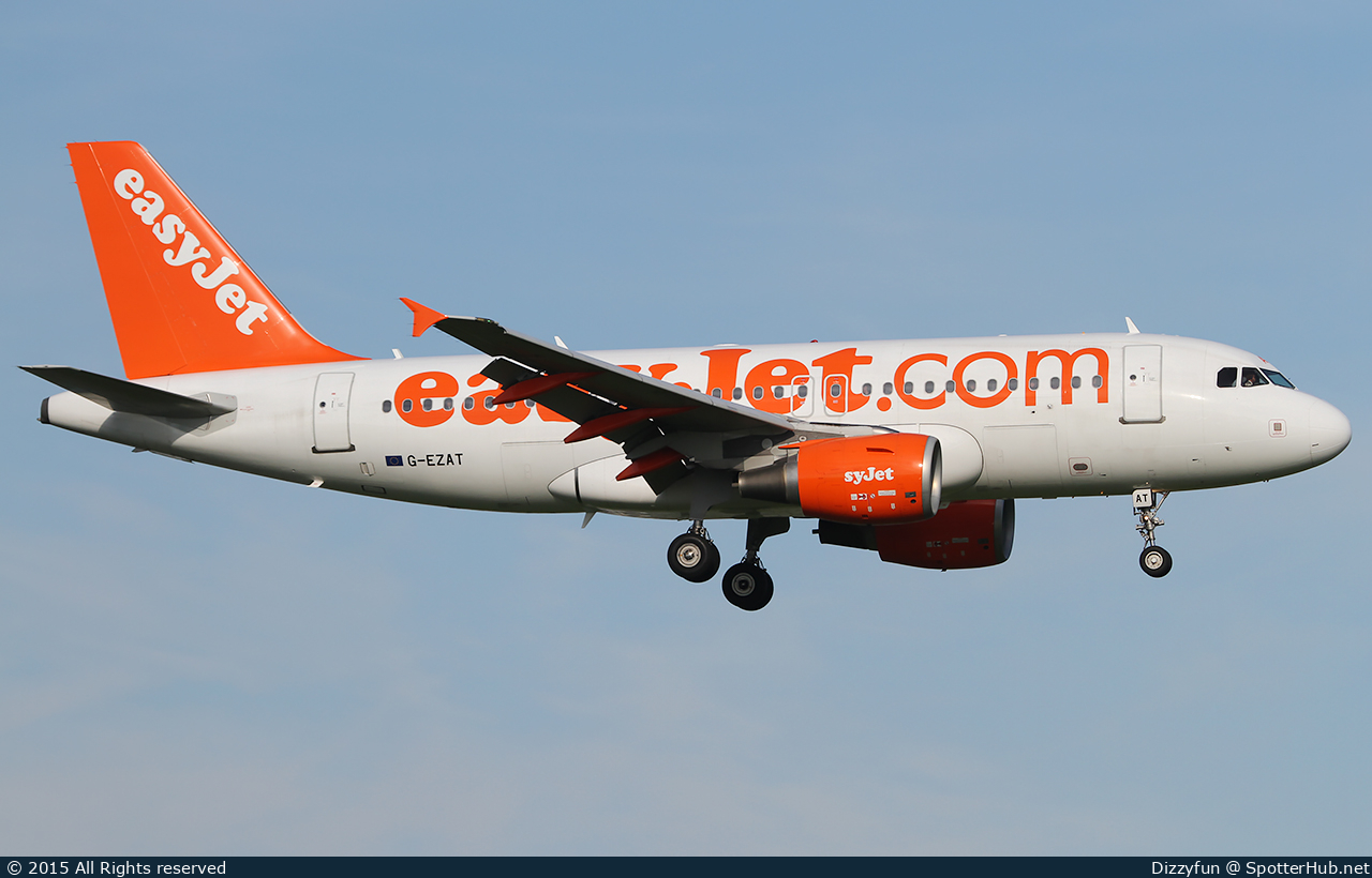 Photo of G-EZAT - Airbus A319-111 operated by easyJet