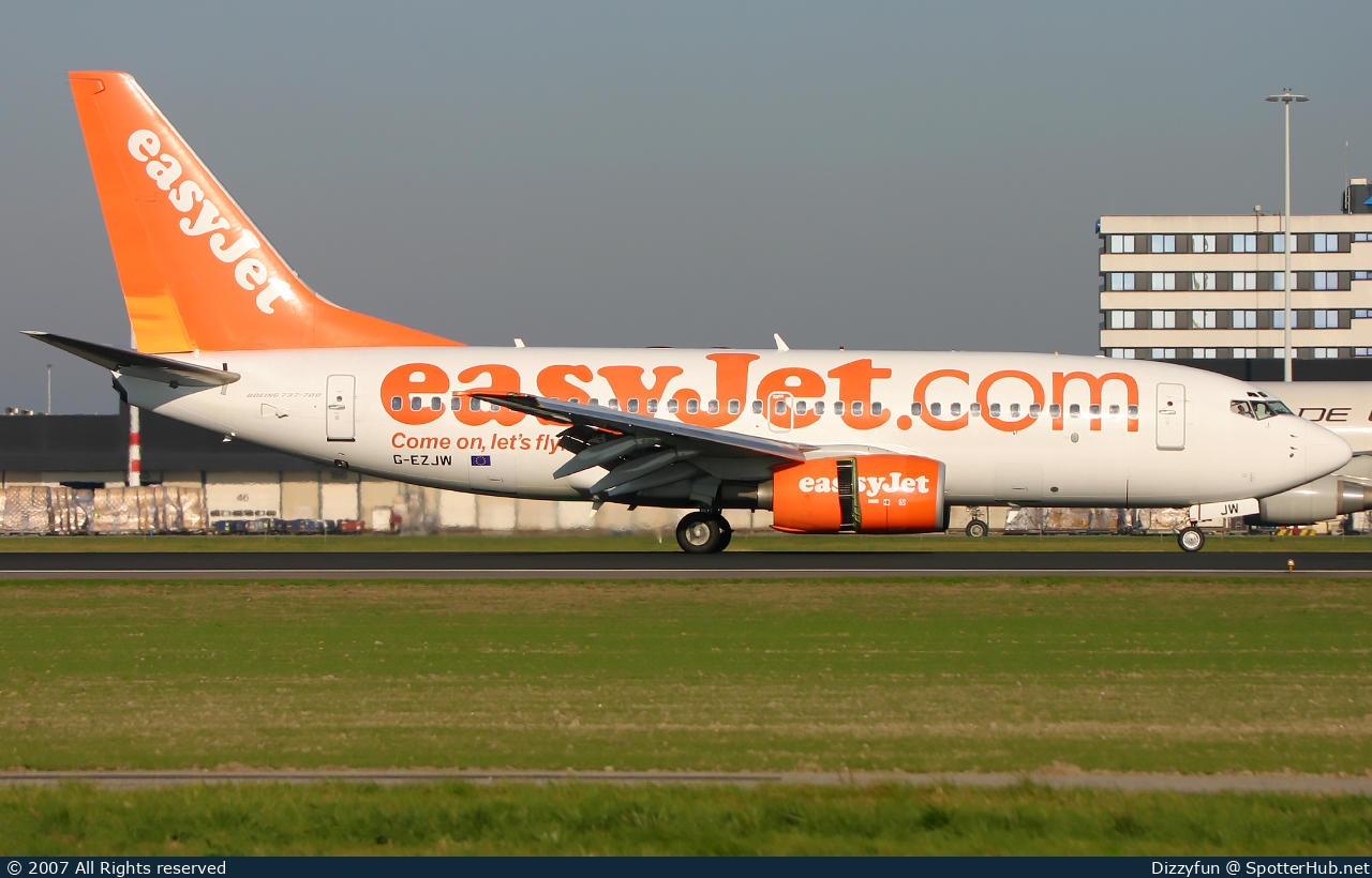 Photo of G-EZJW - Boeing 737-73V operated by easyJet