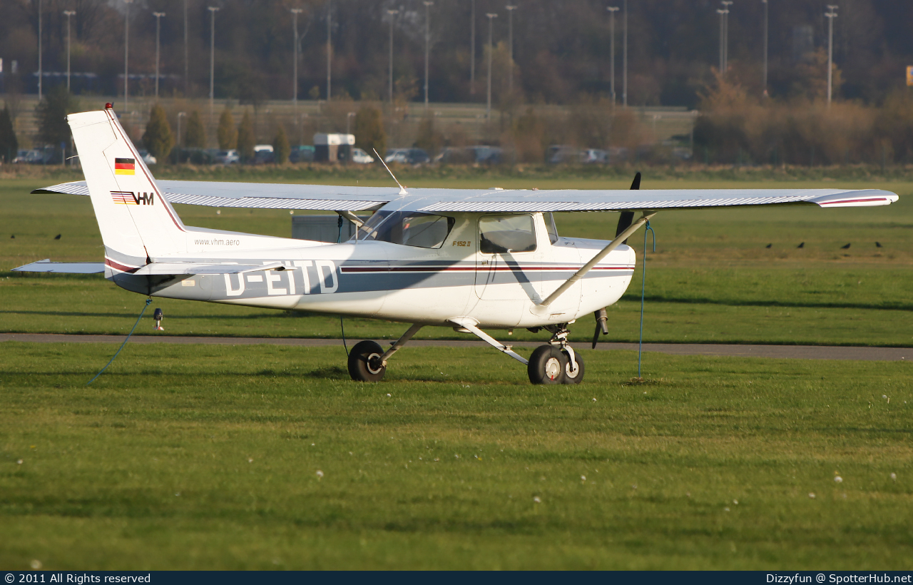 Photo of D-EITD - Reims-Cessna F152 II operated by VHM Schul- und Charterflug
