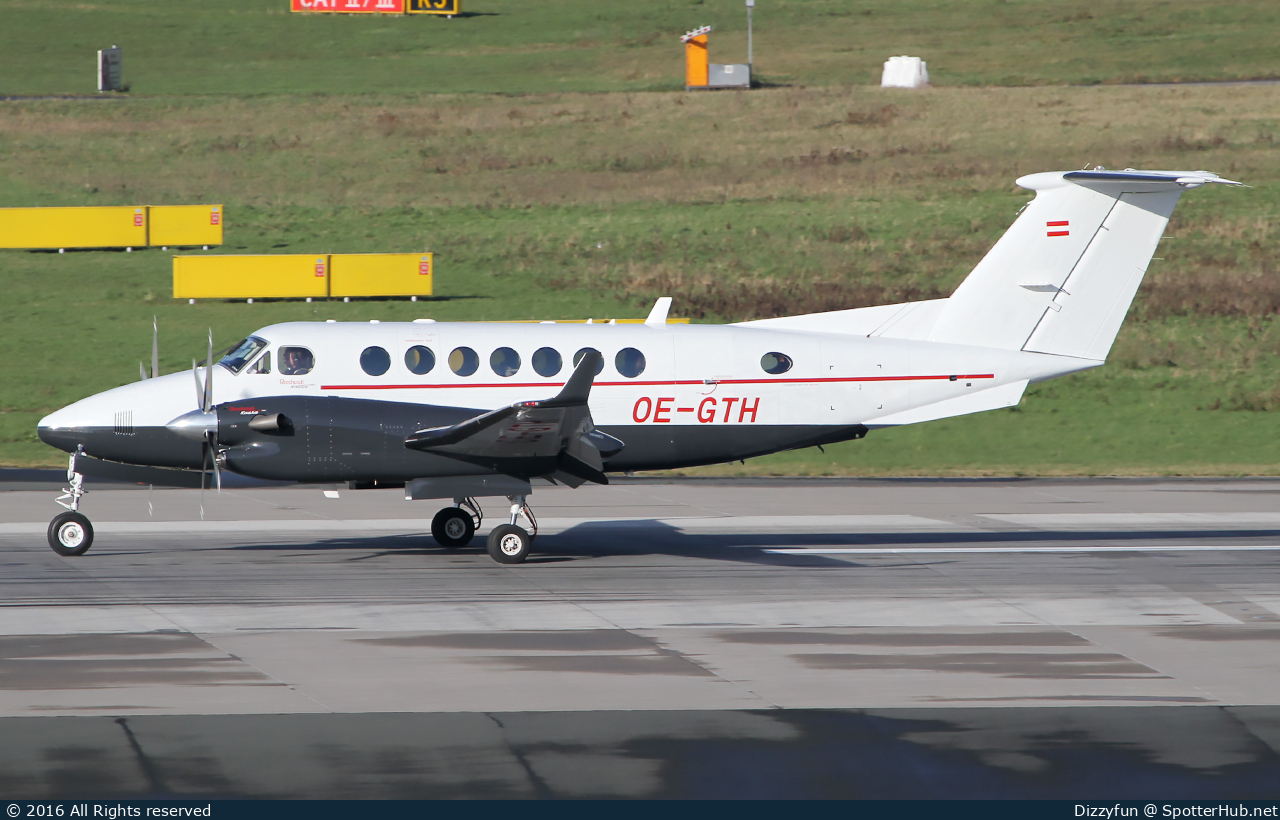 Photo of OE-GTH - Beechcraft B300 Super King Air 350 operated by Air Independence