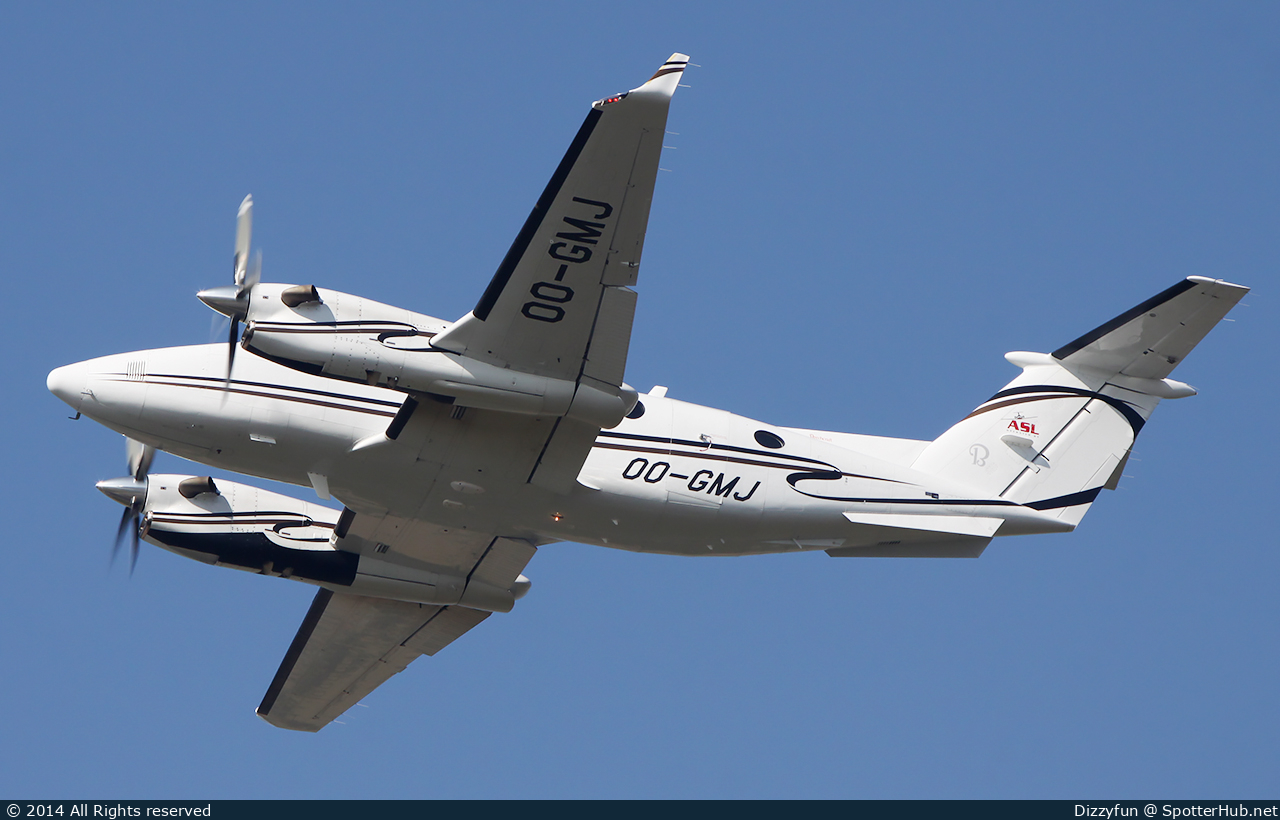 Photo of OO-GMJ - Beechcraft B300 Super King Air 350 operated by Air Service Liège