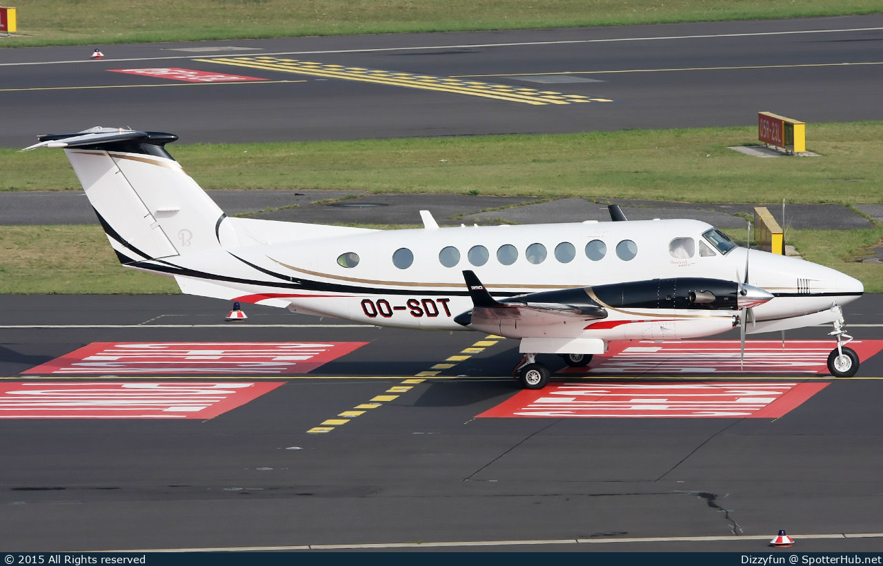 Photo of OO-SDT - Beechcraft B300 Super King Air 350 operated by Private