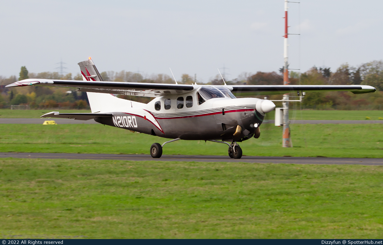 Photo of N210RD - Cessna P210N Silver Eagle operated by Private