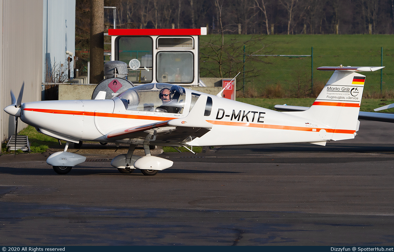 Photo of D-MKTE - Dova DV-1 Skylark operated by Private
