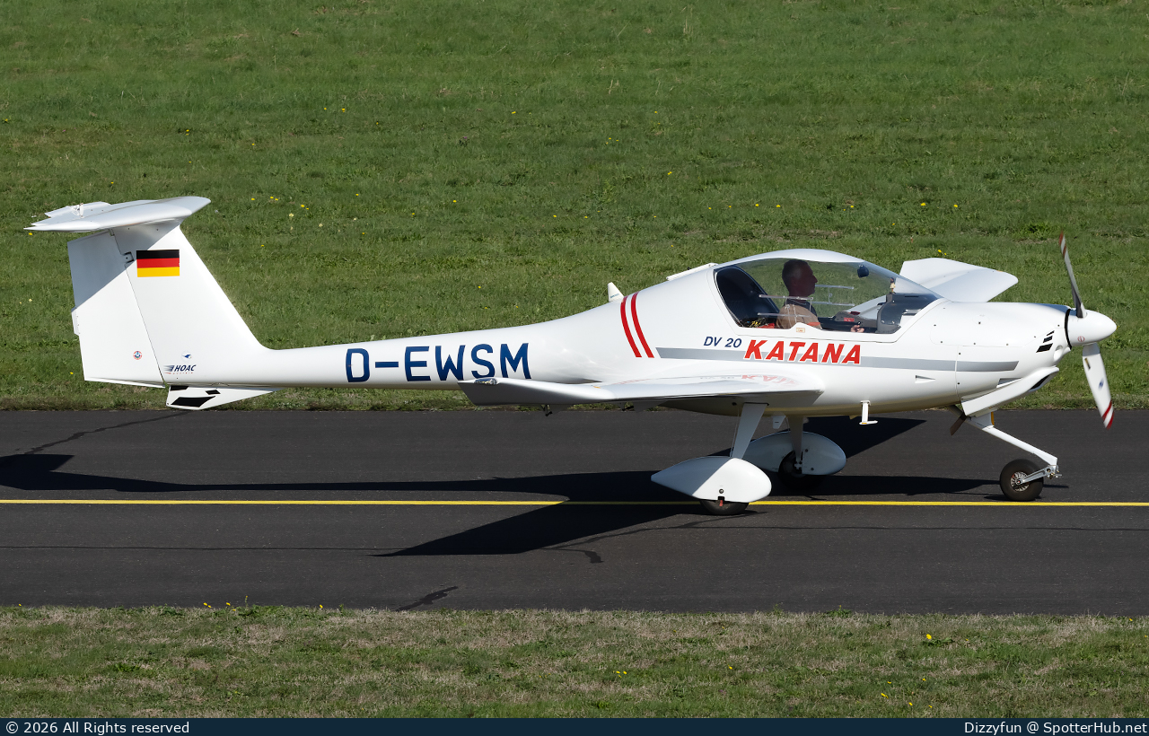 Photo of D-EWSM - Diamond DV20-100 Katana operated by Private