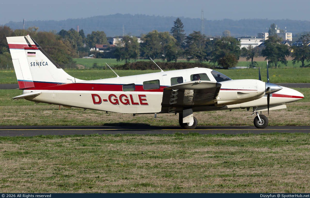 Photo of D-GGLE - Piper PA-34-220T Seneca V operated by Private