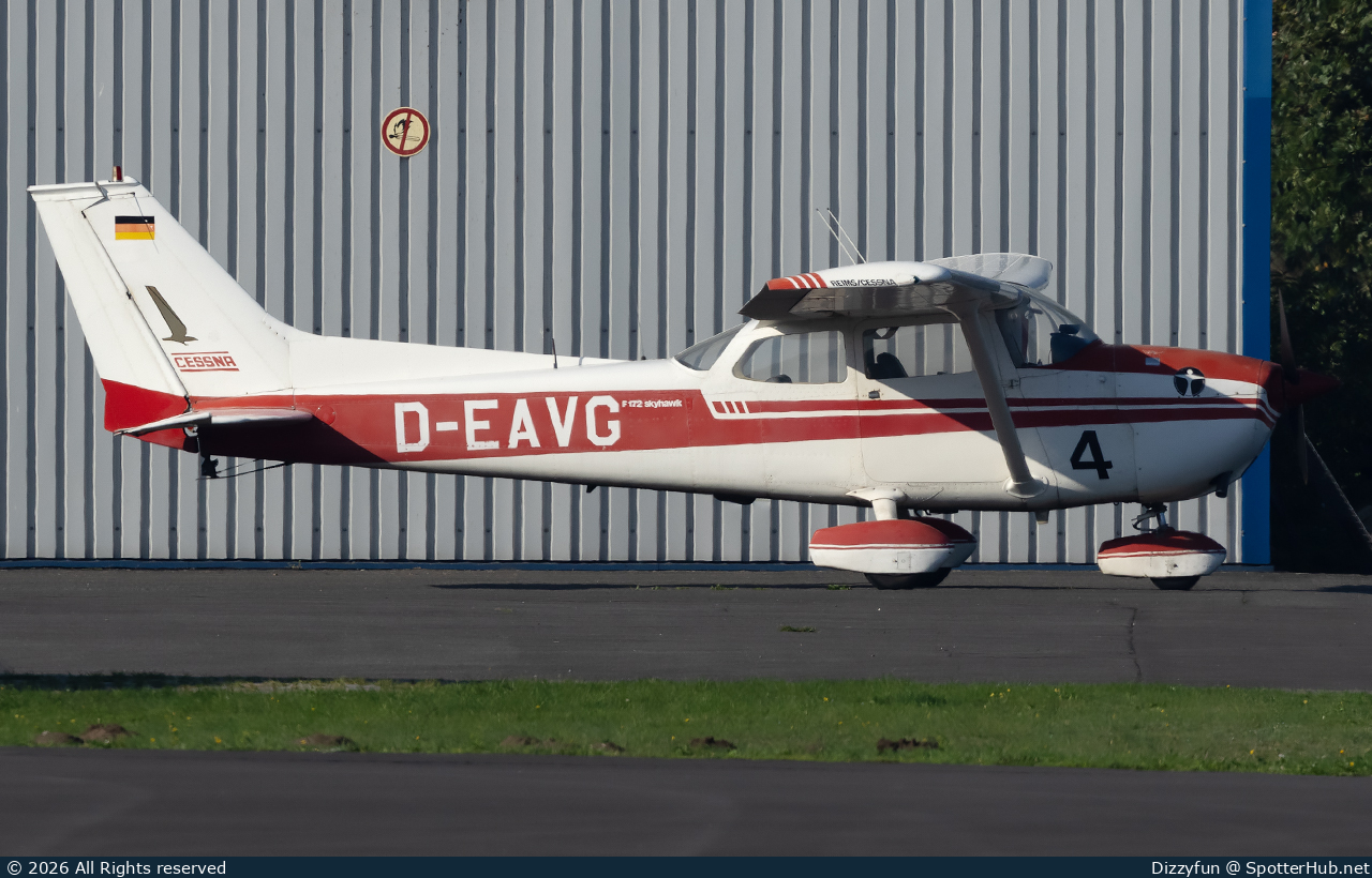Photo of D-EAVG - Reims-Cessna F172M Skyhawk operated by Private