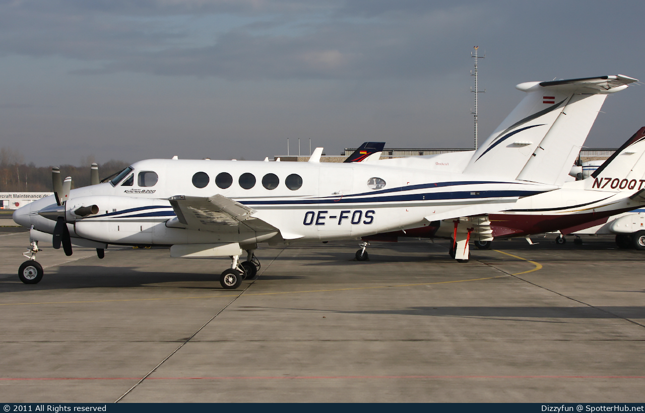 Photo of OE-FOS - Beechcraft B200 Super King Air operated by Robin Hood Aviation