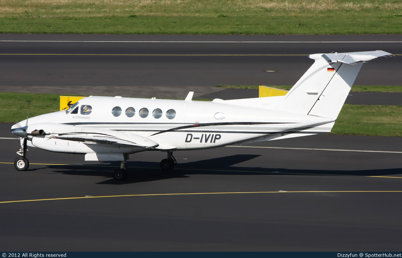 Photo of D-IVIP - Beechcraft B200 Super King Air operated by Star Wings