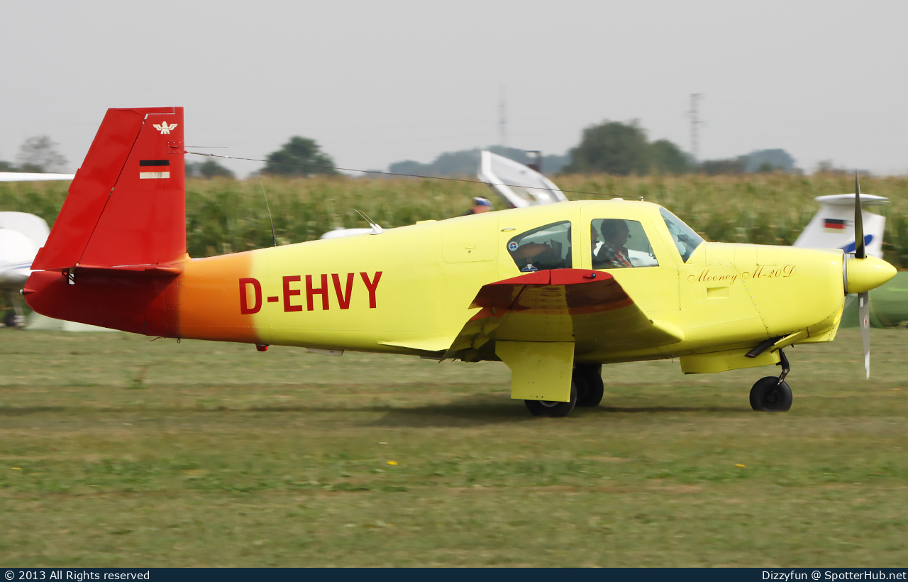 Photo of D-EHVY - Mooney M20D Master operated by Private