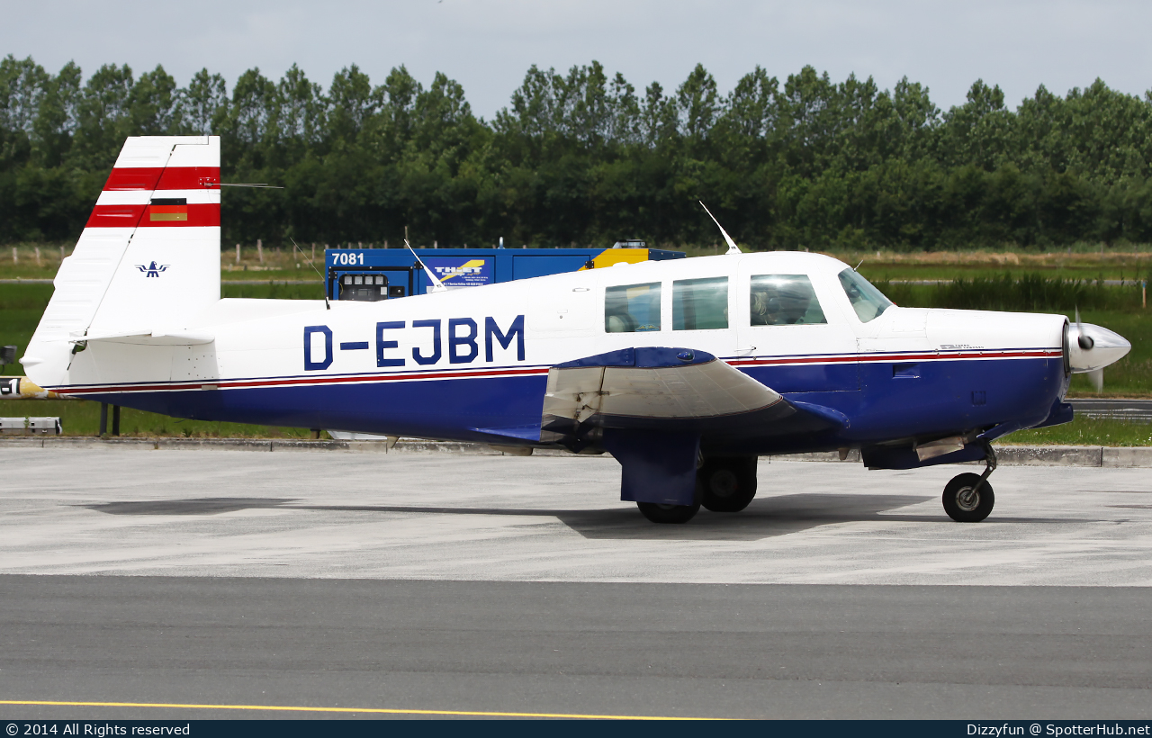 Photo of D-EJBM - Mooney M20E Super 21 operated by Private