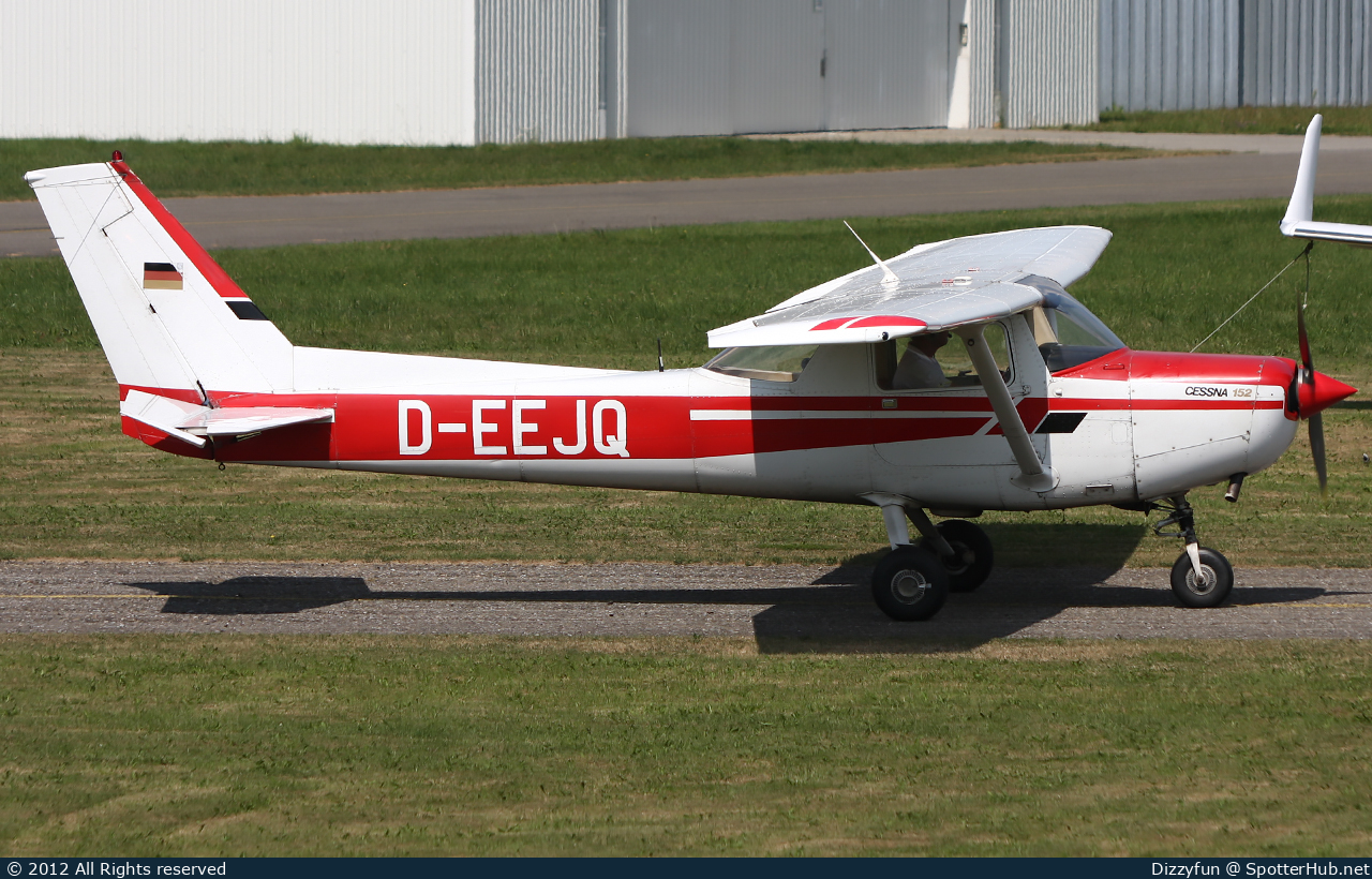 Photo of D-EEJQ - Cessna 152 operated by FFH Flight Training