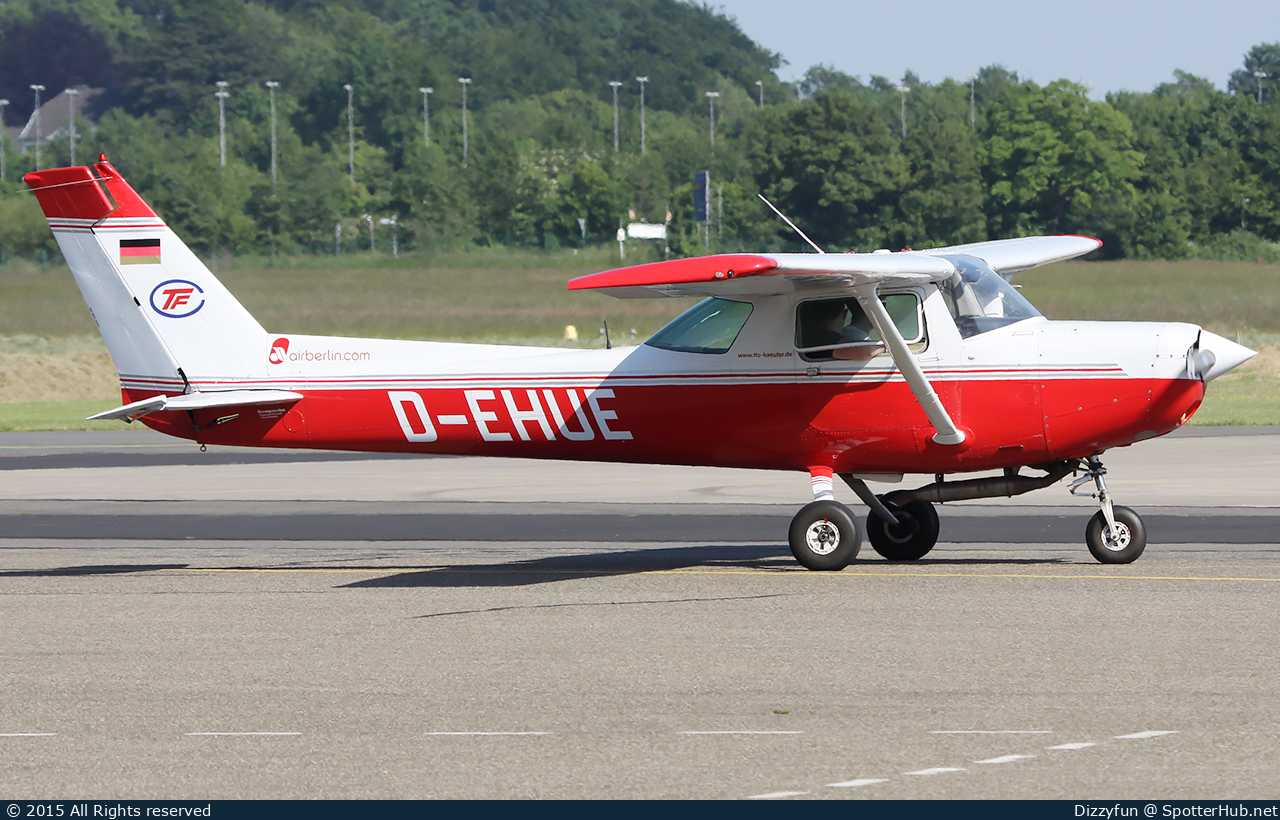 Photo of D-EHUE - Cessna 152 operated by TFC Flight Training