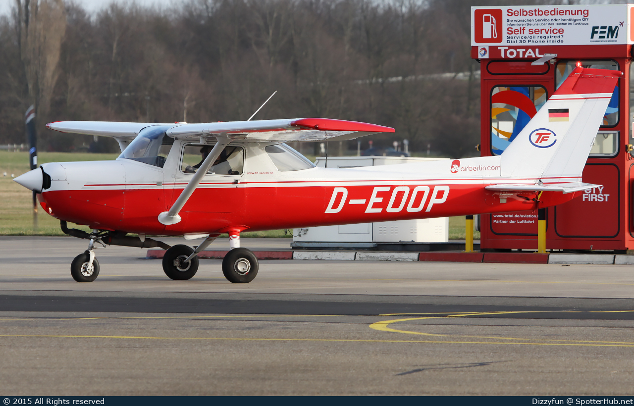 Photo of D-EOOP - Reims-Cessna F152 operated by TFC Flight Training