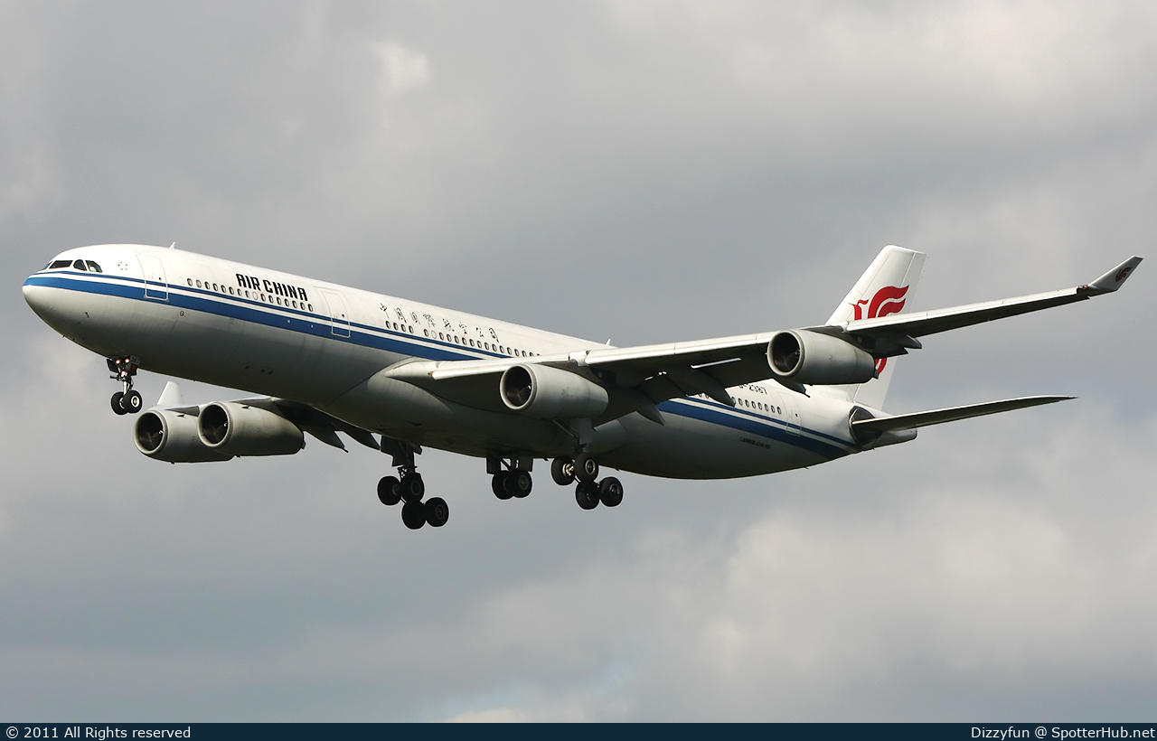 Photo of B-2387 - Airbus A340-313 operated by Air China