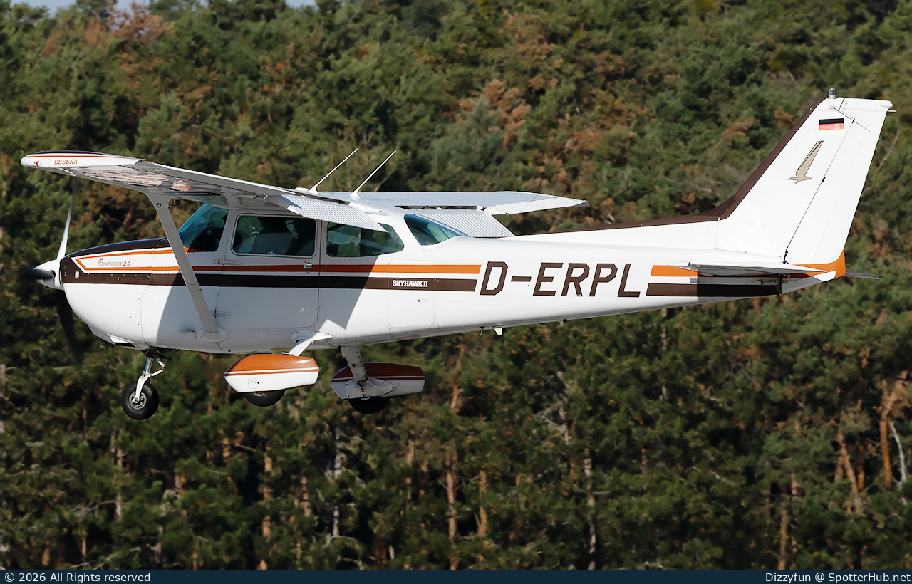 Photo of D-ERPL - Cessna 172P Skyhawk II operated by Fliegerclub Nürnberg